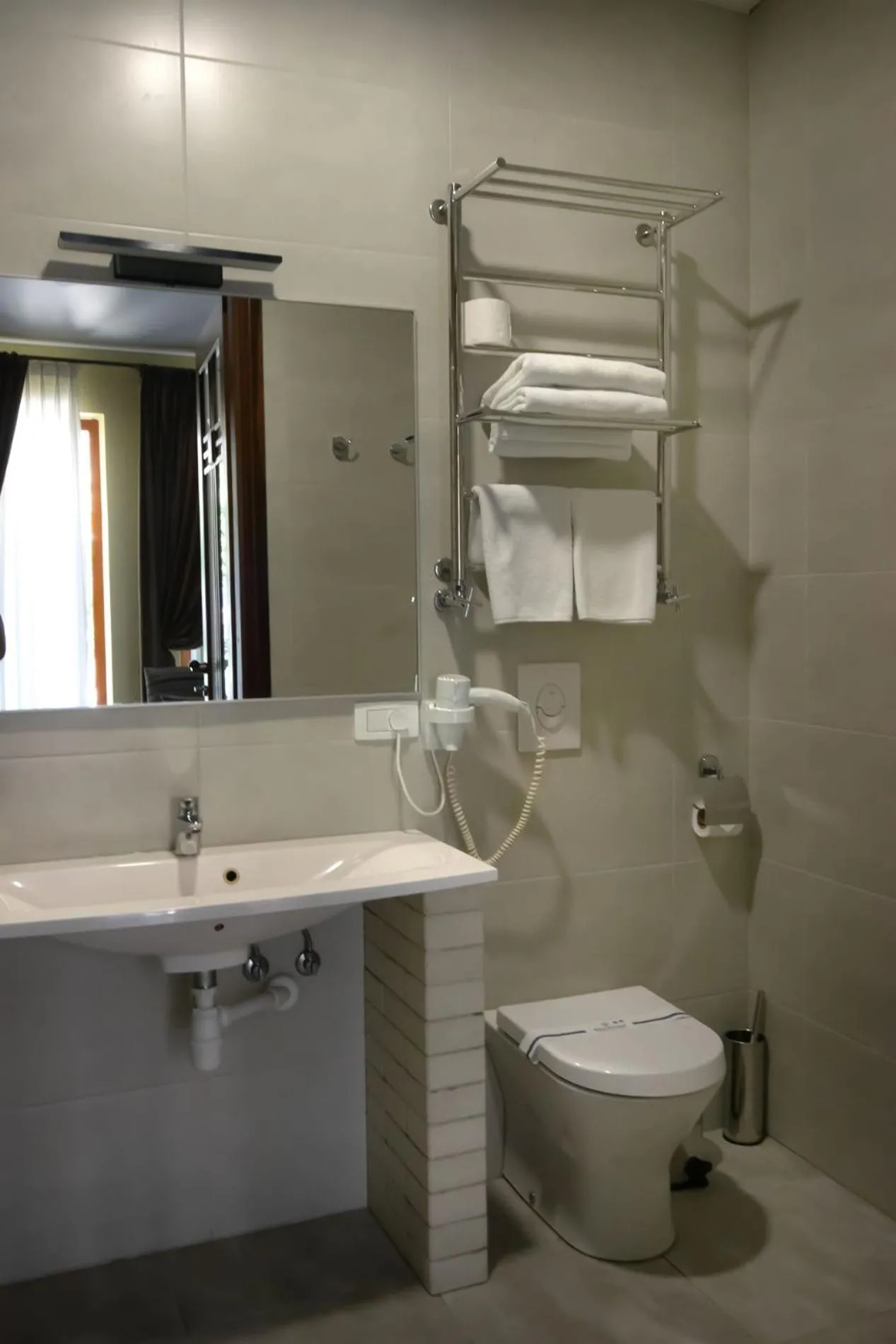 Shower in Shato Luxe