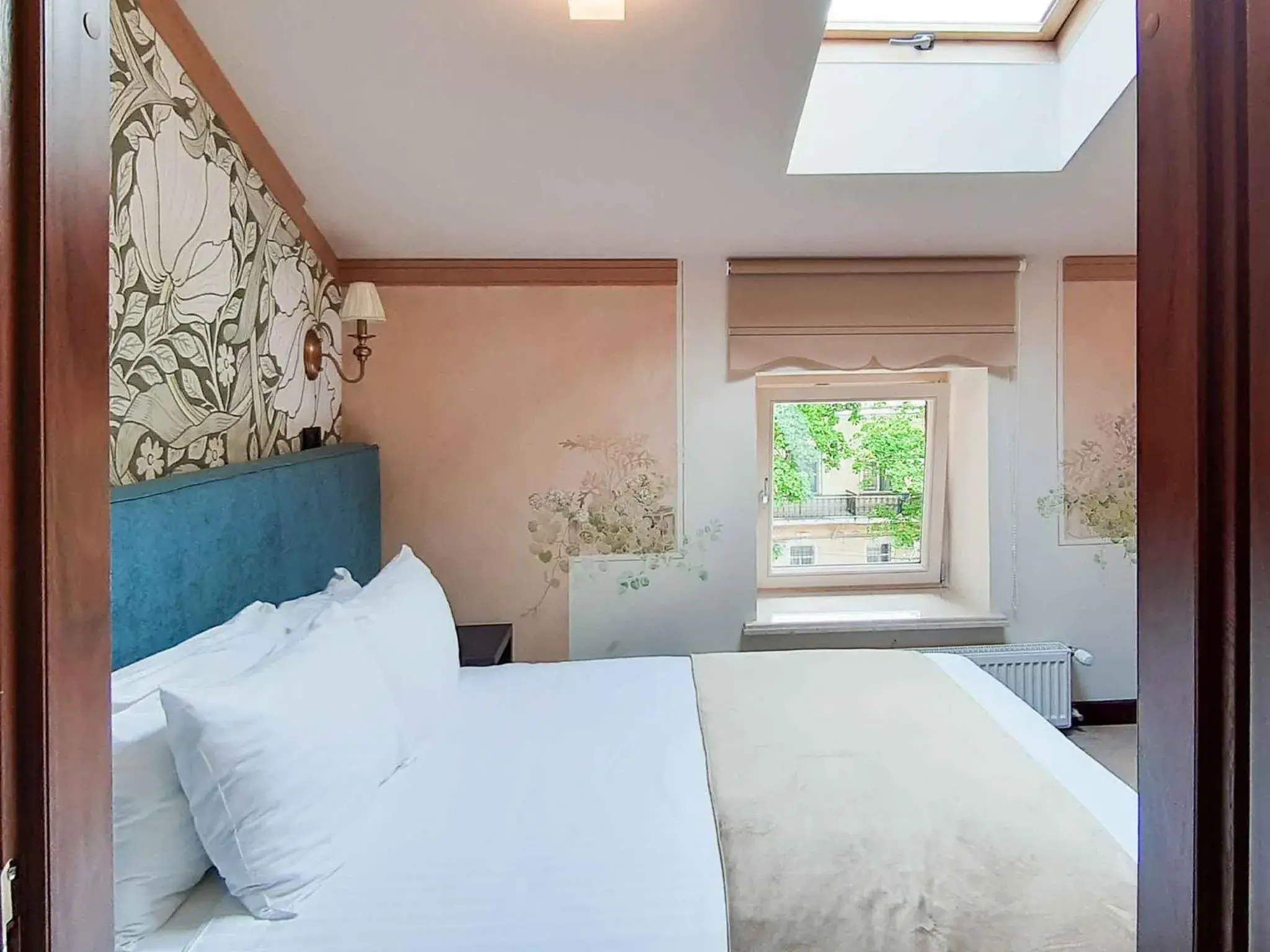 Small Double Room in Shato Luxe Small Double Room in Shato Luxe