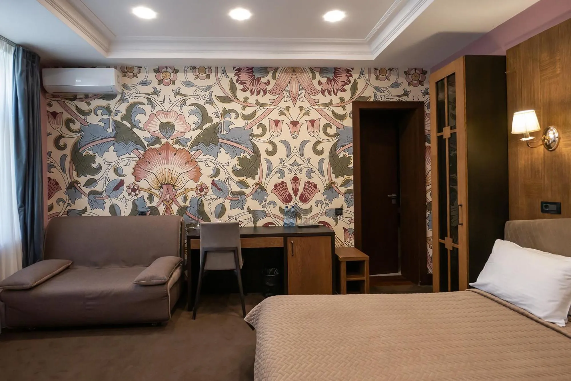 Bed in Shato Luxe