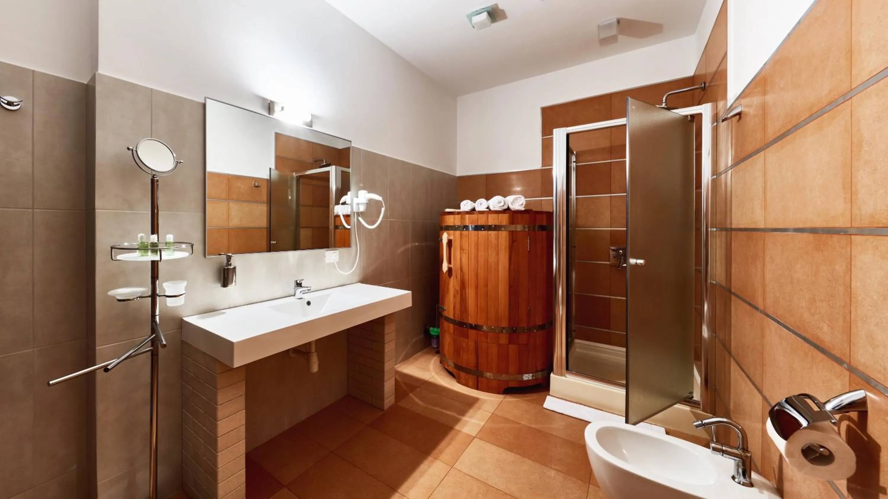 Shower in Shato Luxe