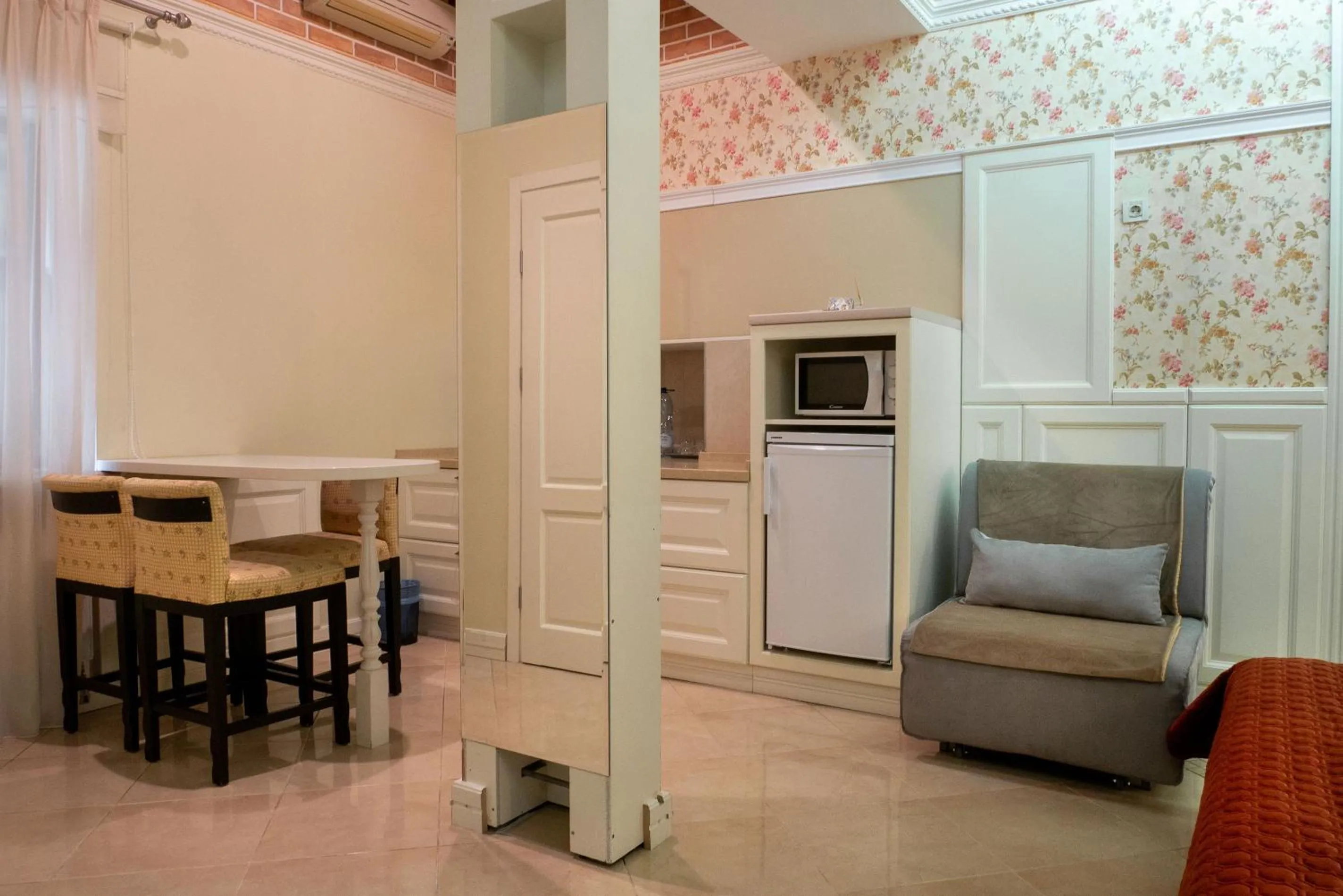 Kitchen or kitchenette in Shato Luxe