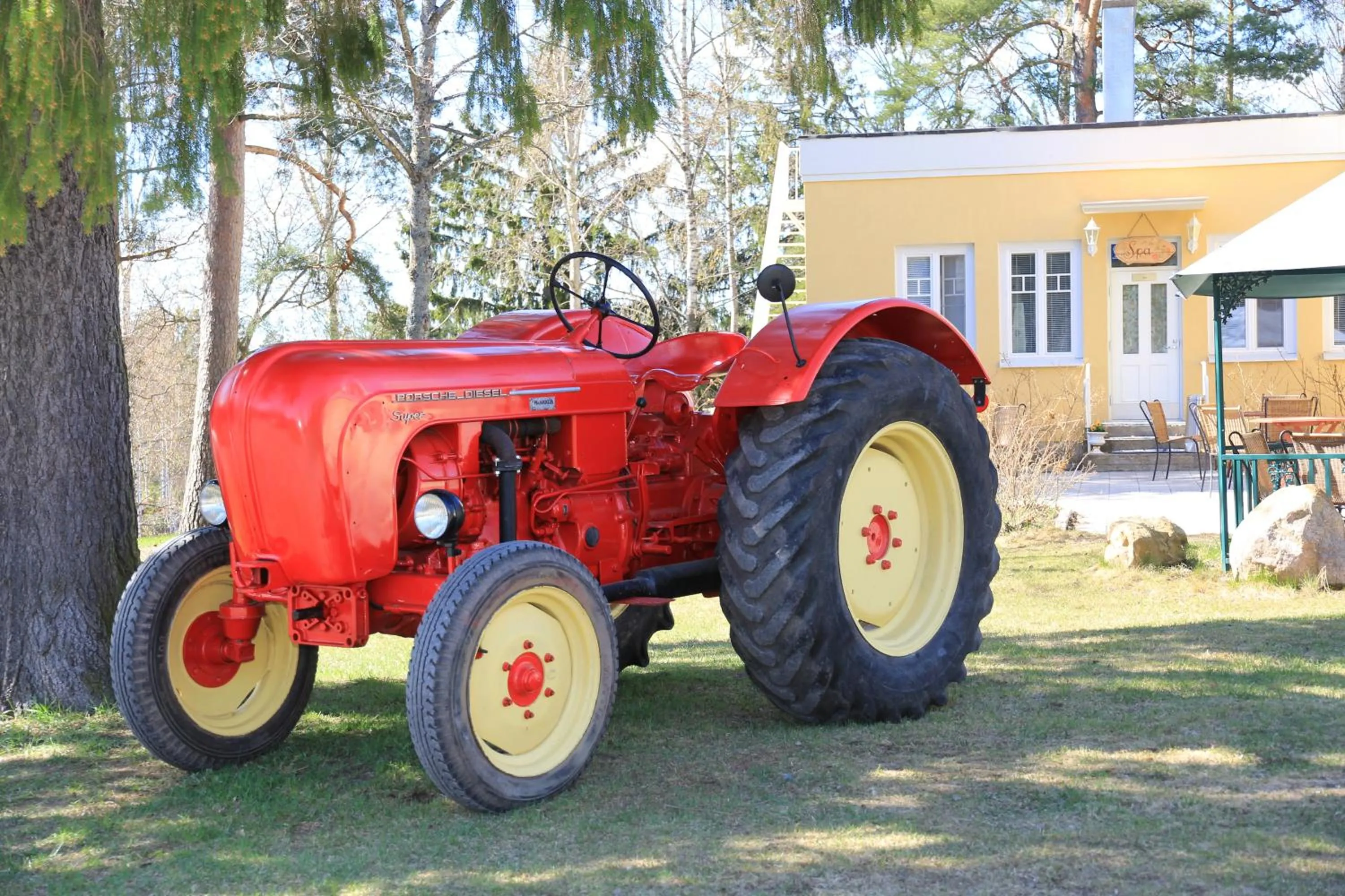 Facade/entrance in Vaihmalan Hovi