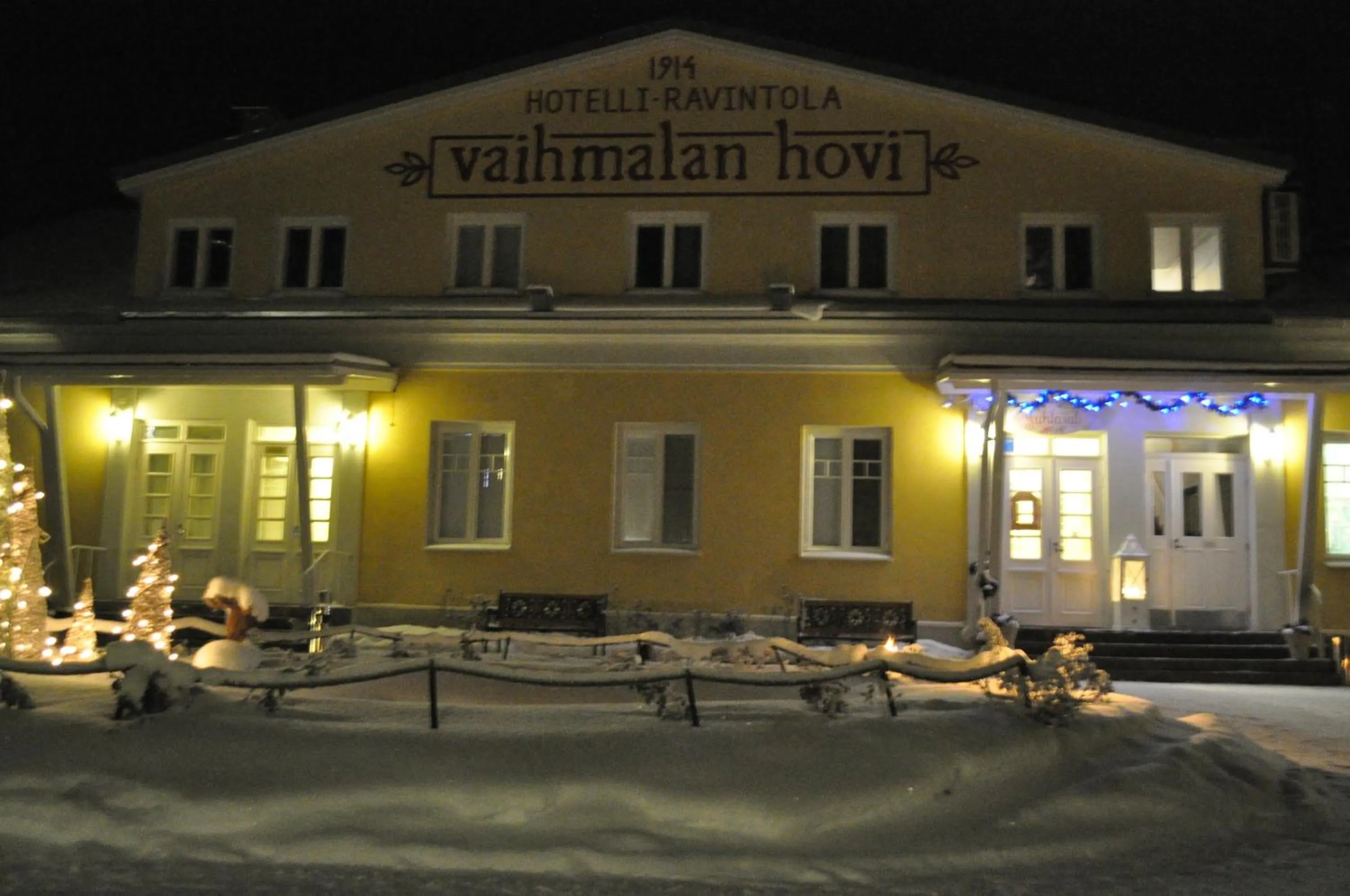 Facade/entrance in Vaihmalan Hovi