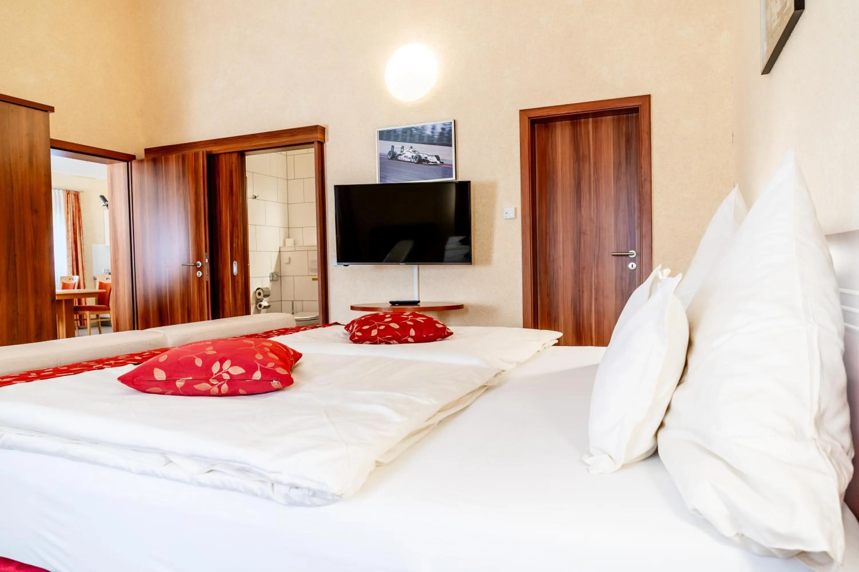 Photo of the whole room, Bed in Land-gut-Hotel am Ring