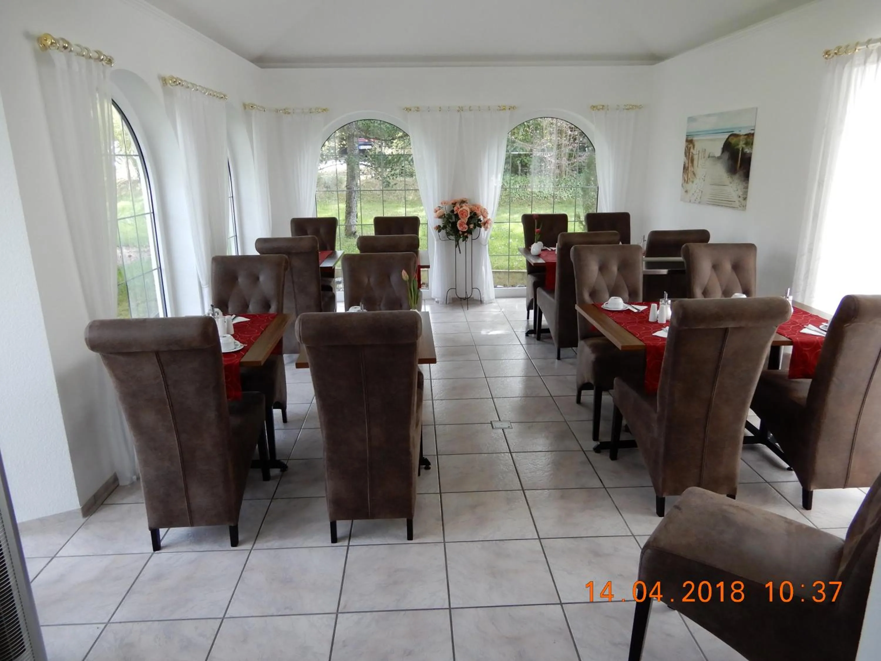 Restaurant/places to eat in Hotel Kurallee