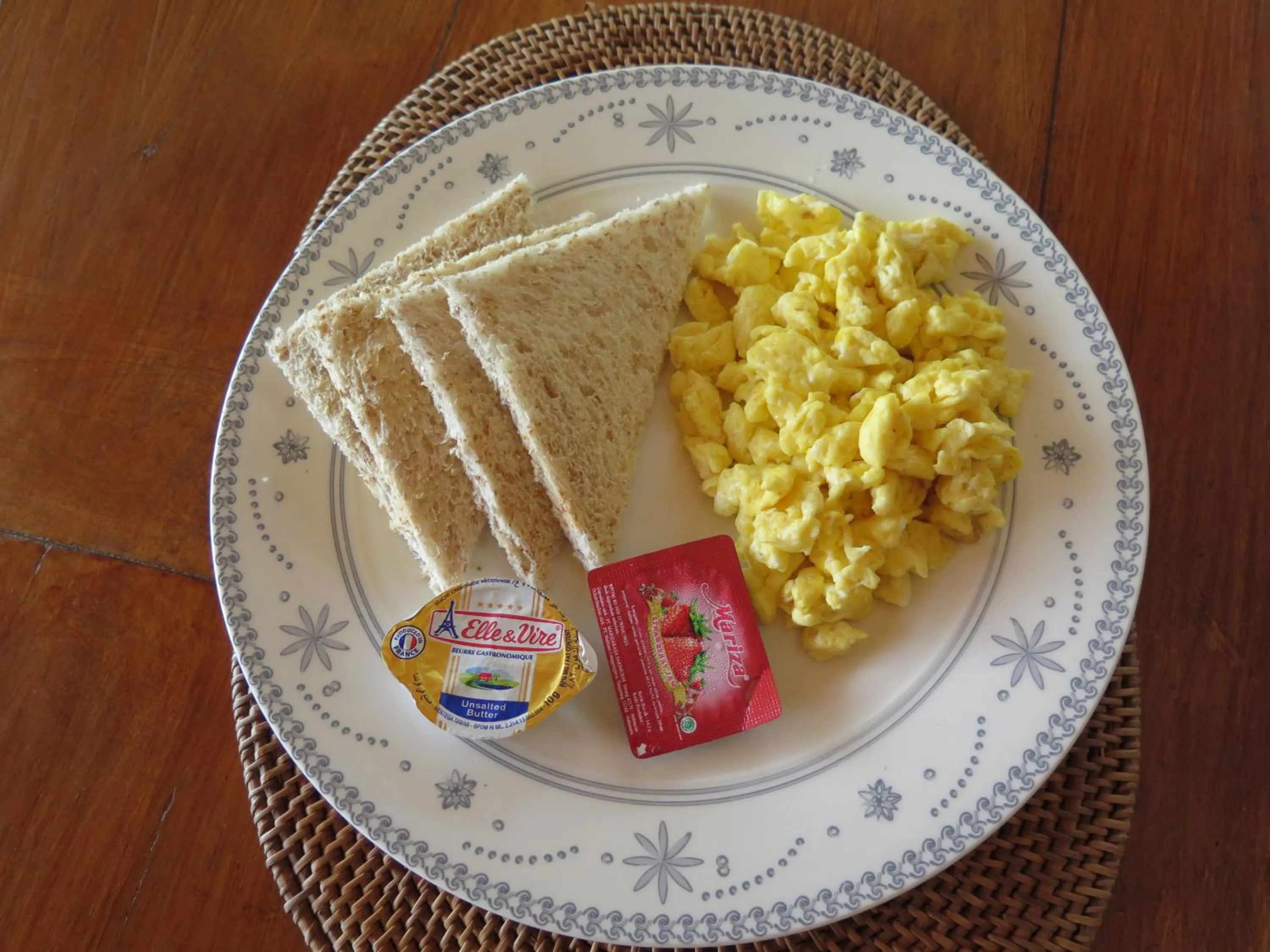 Breakfast in Villa Ida Villas