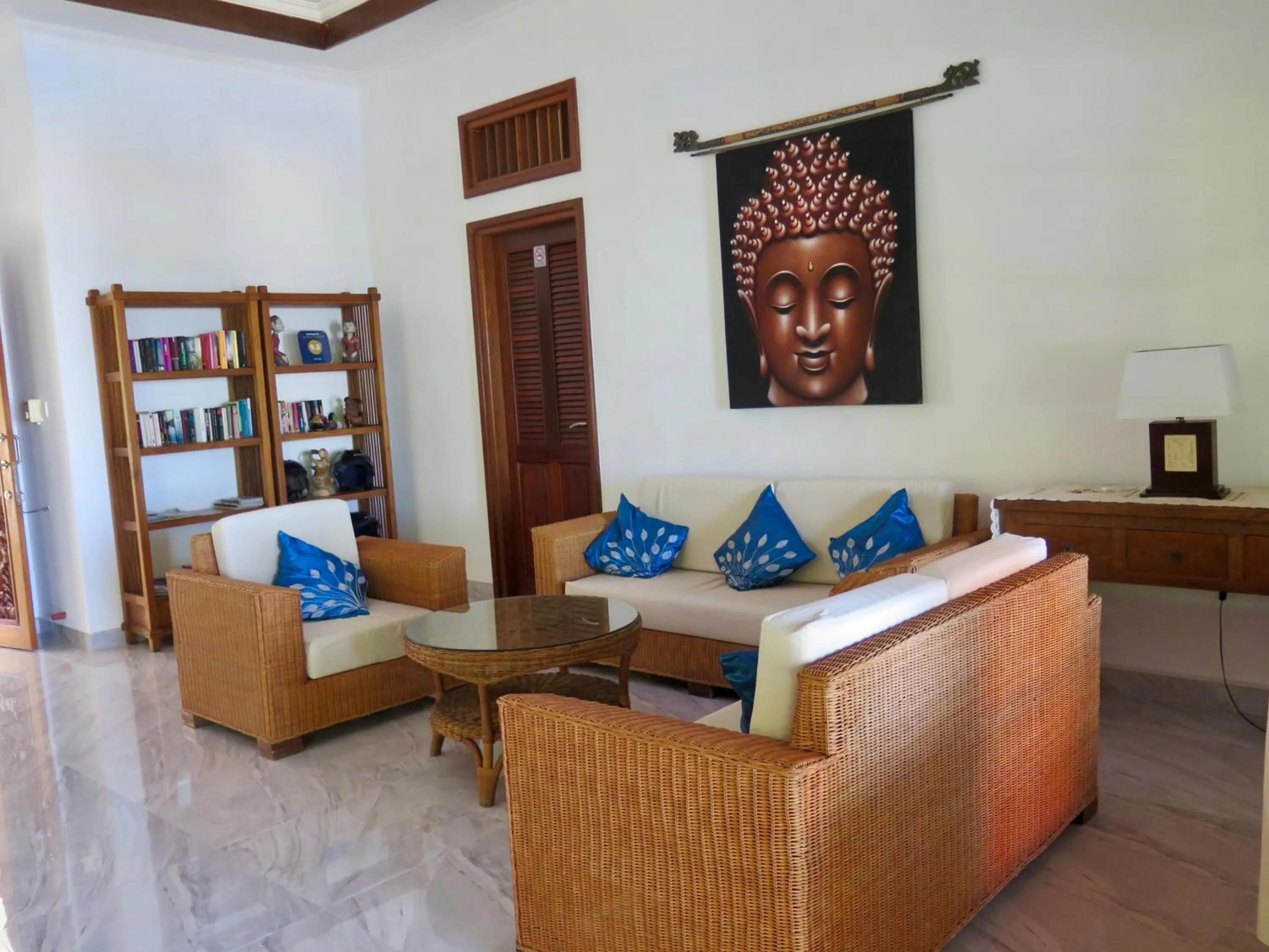 Library in Villa Ida Villas