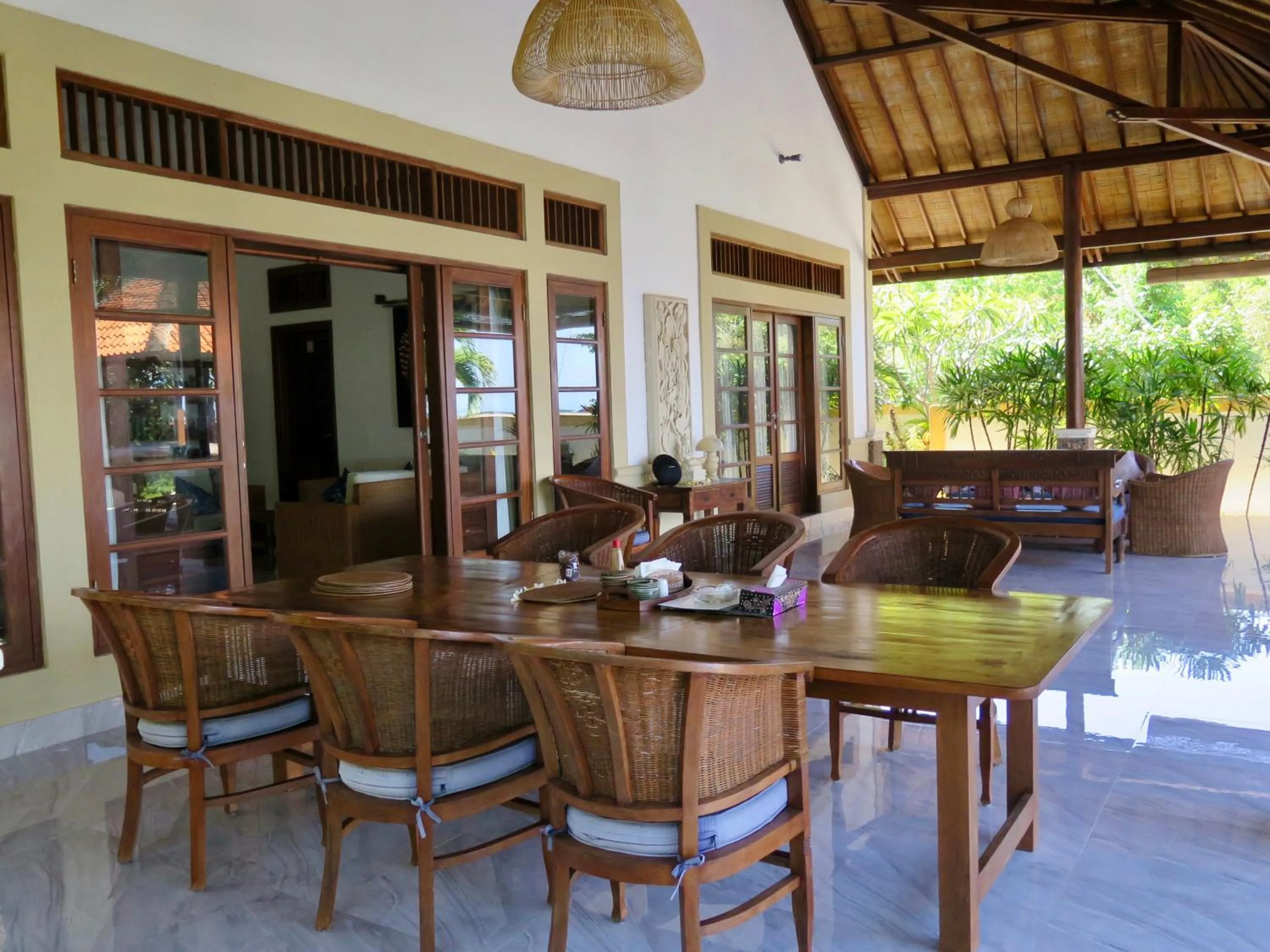 Restaurant/places to eat in Villa Ida Villas