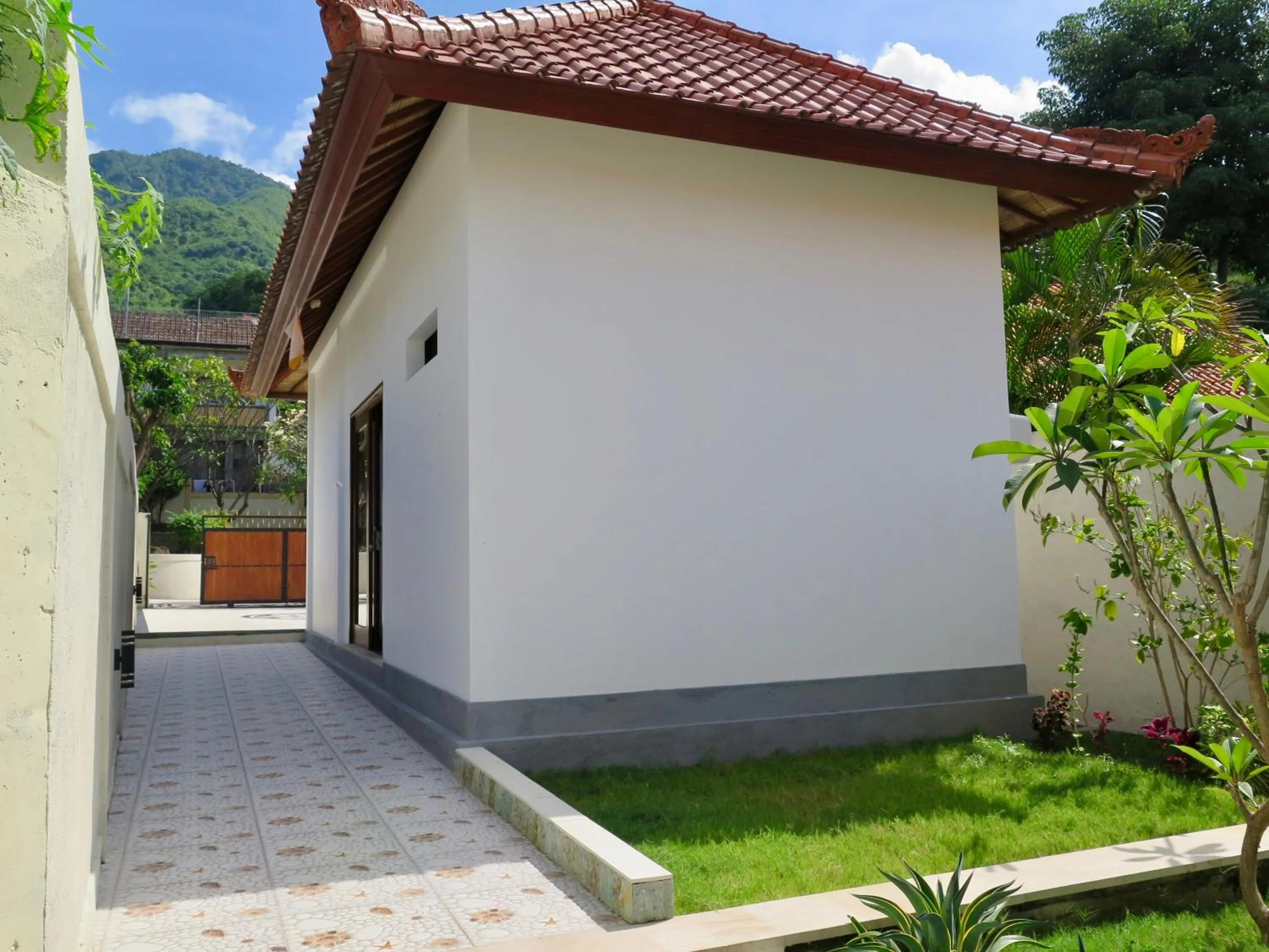 Property building in Villa Ida Villas