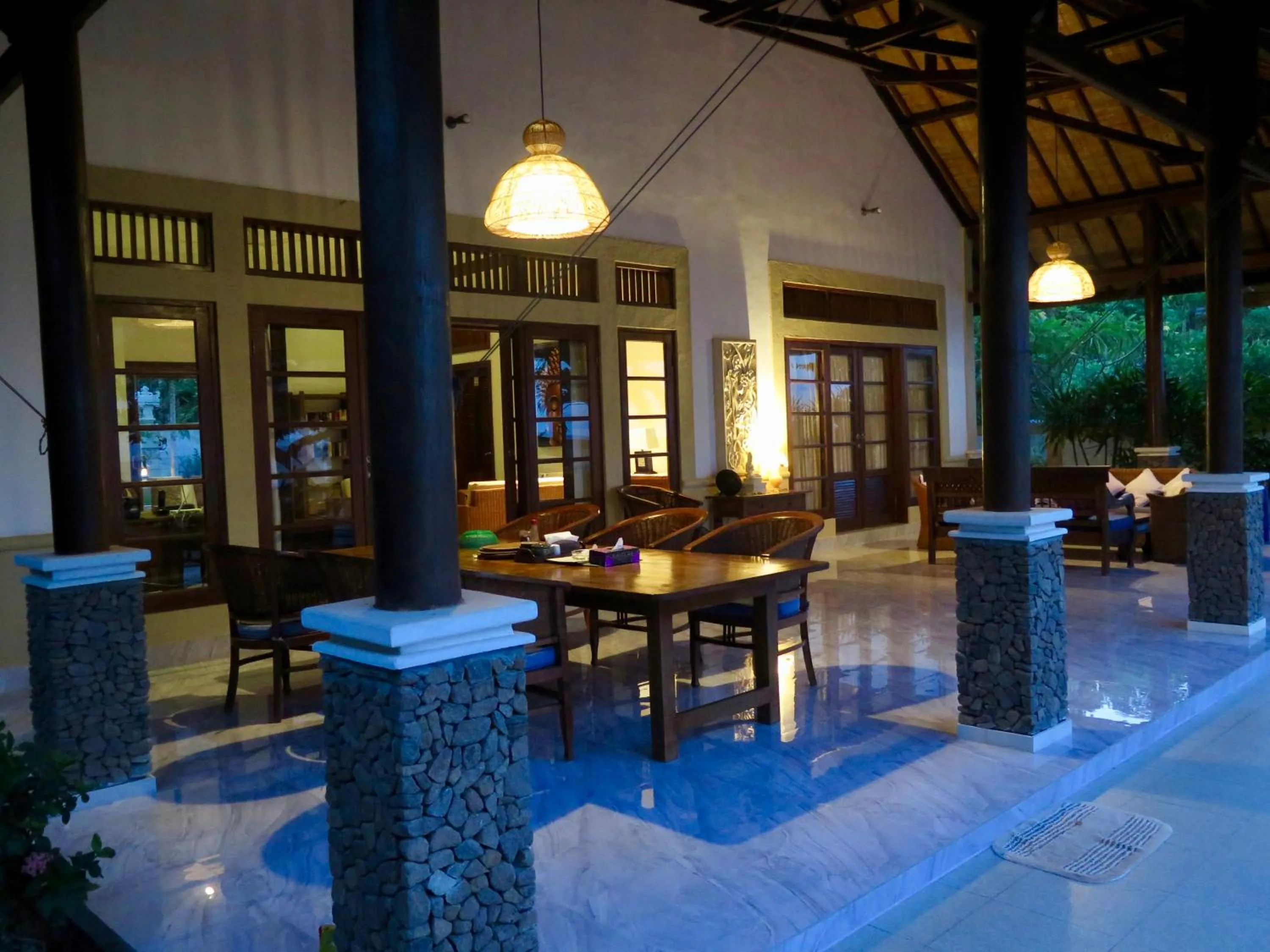Restaurant/places to eat in Villa Ida Villas