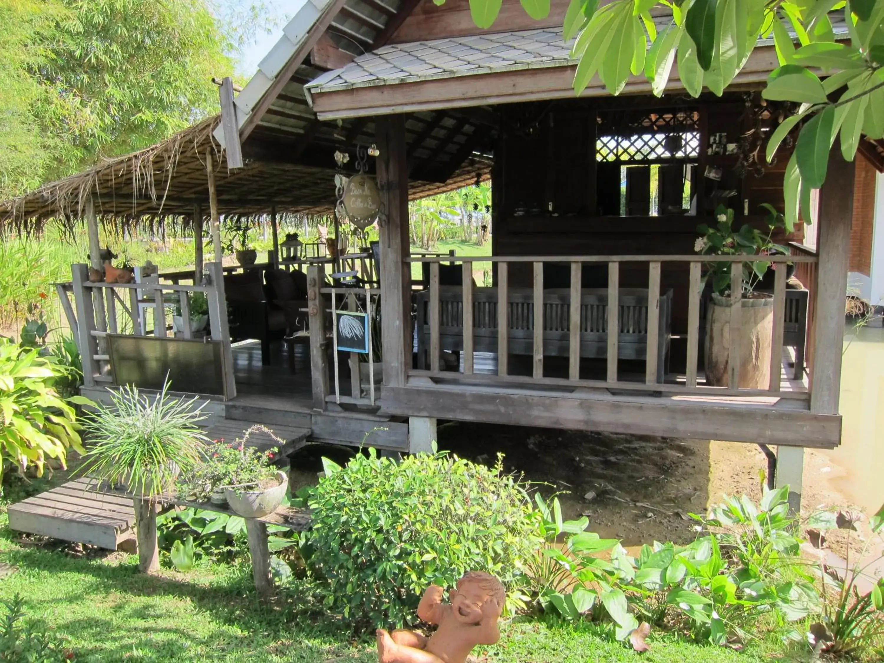 Lounge or bar in Baan Chai Thung Resort Lounge or bar in Baan Chai Thung Resort