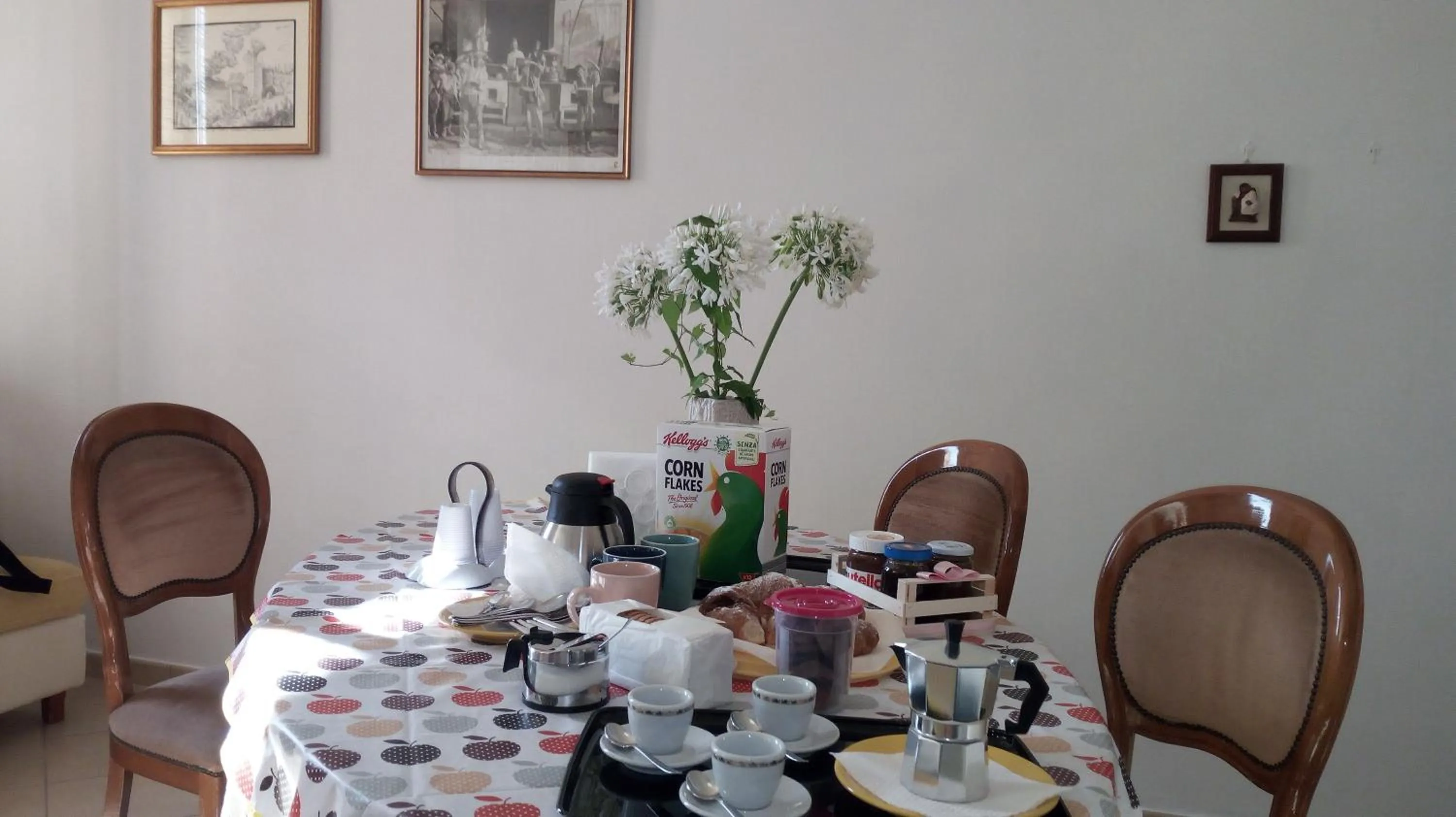 Breakfast in Annabella's Country House