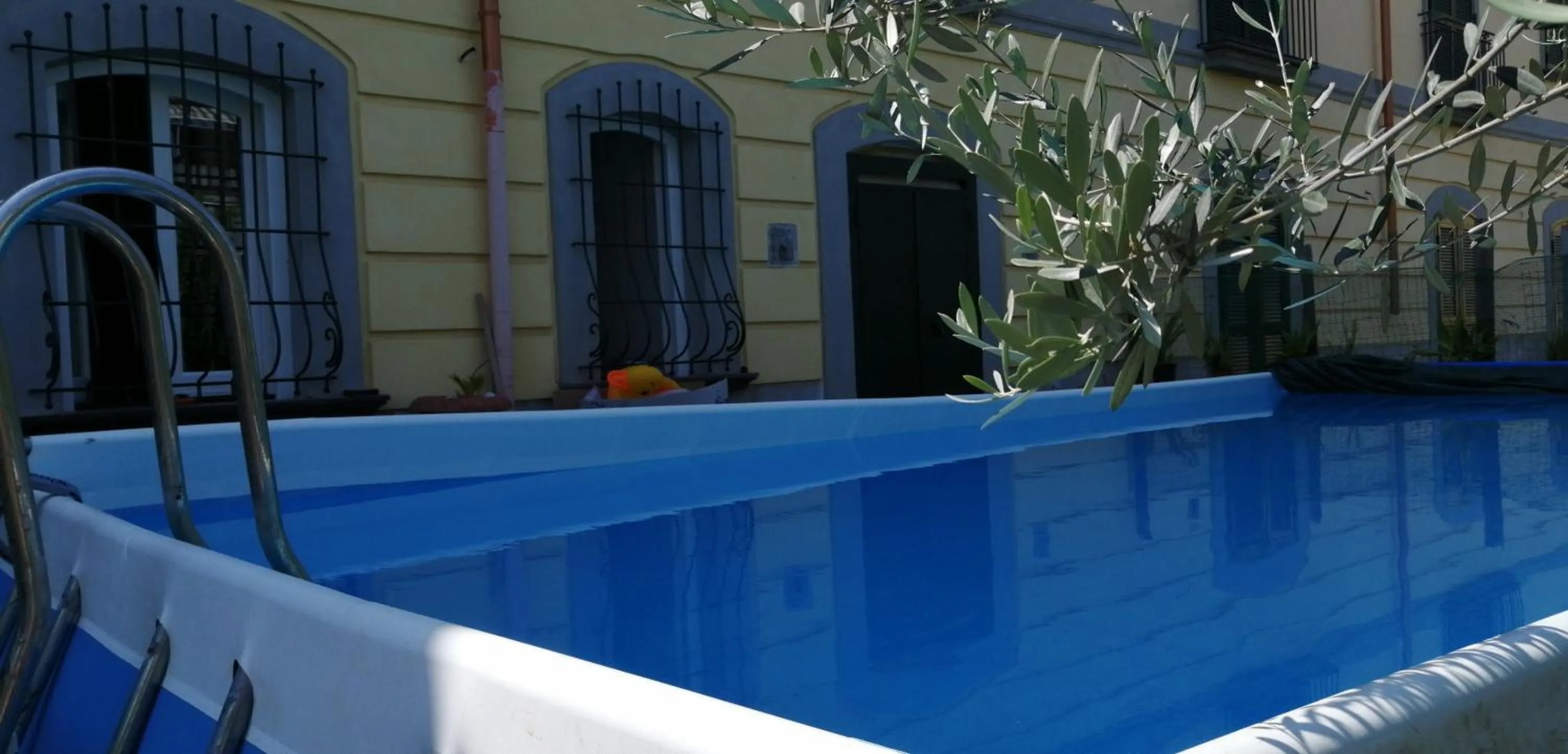 Swimming pool in Annabella's Country House