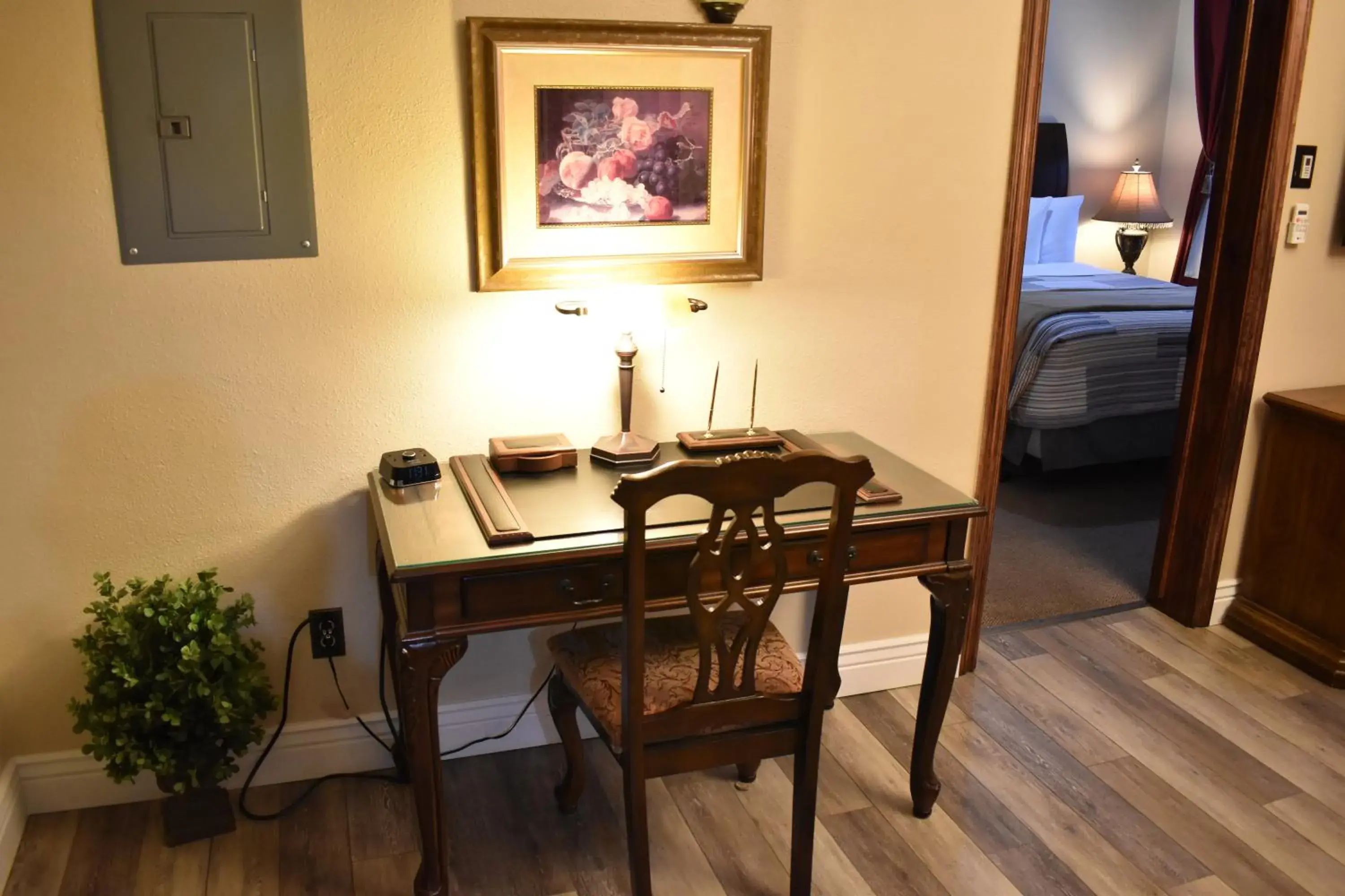 Bed in Silver Horseshoe Inn Bed in Silver Horseshoe Inn