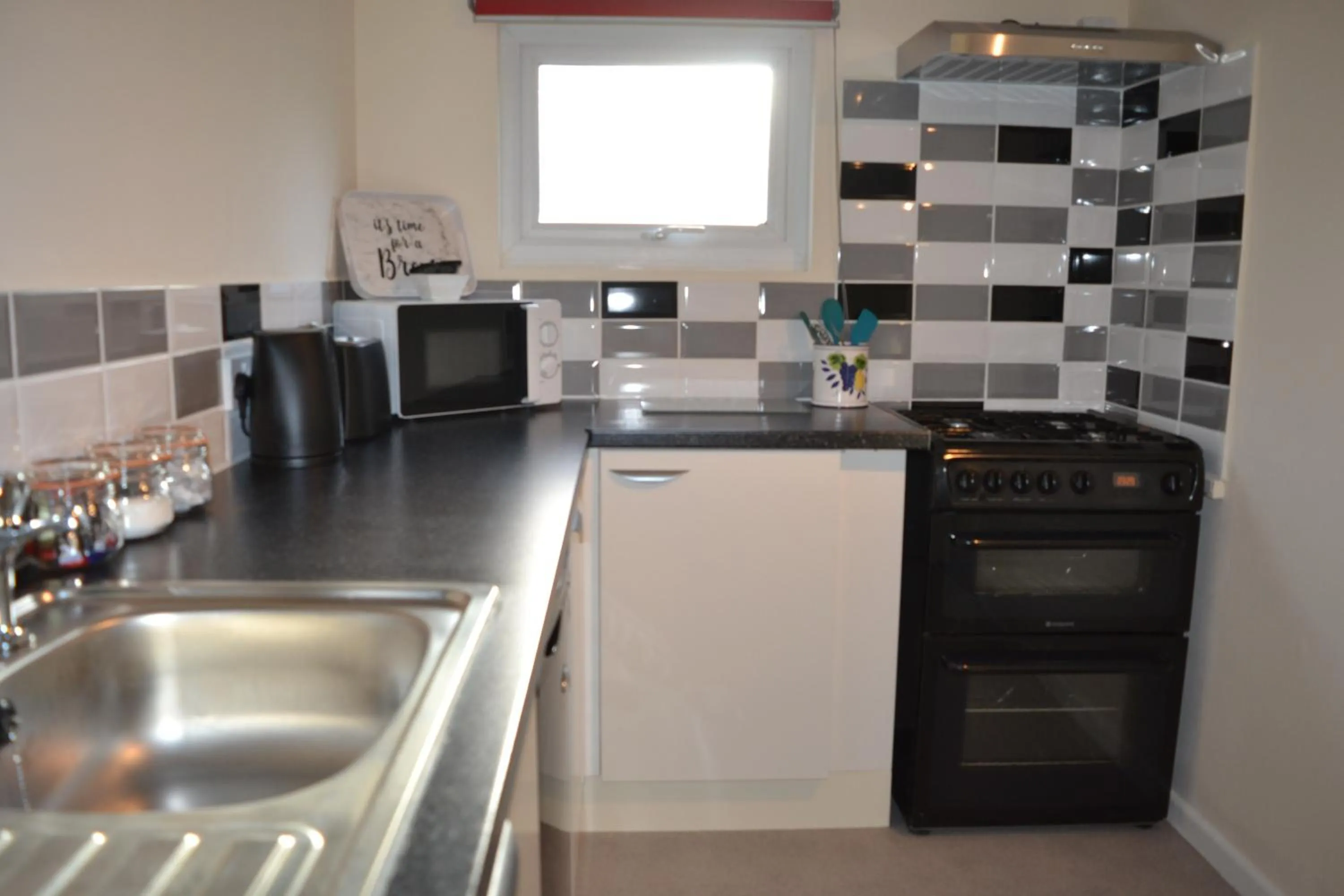 Kitchen or kitchenette in Halfway House