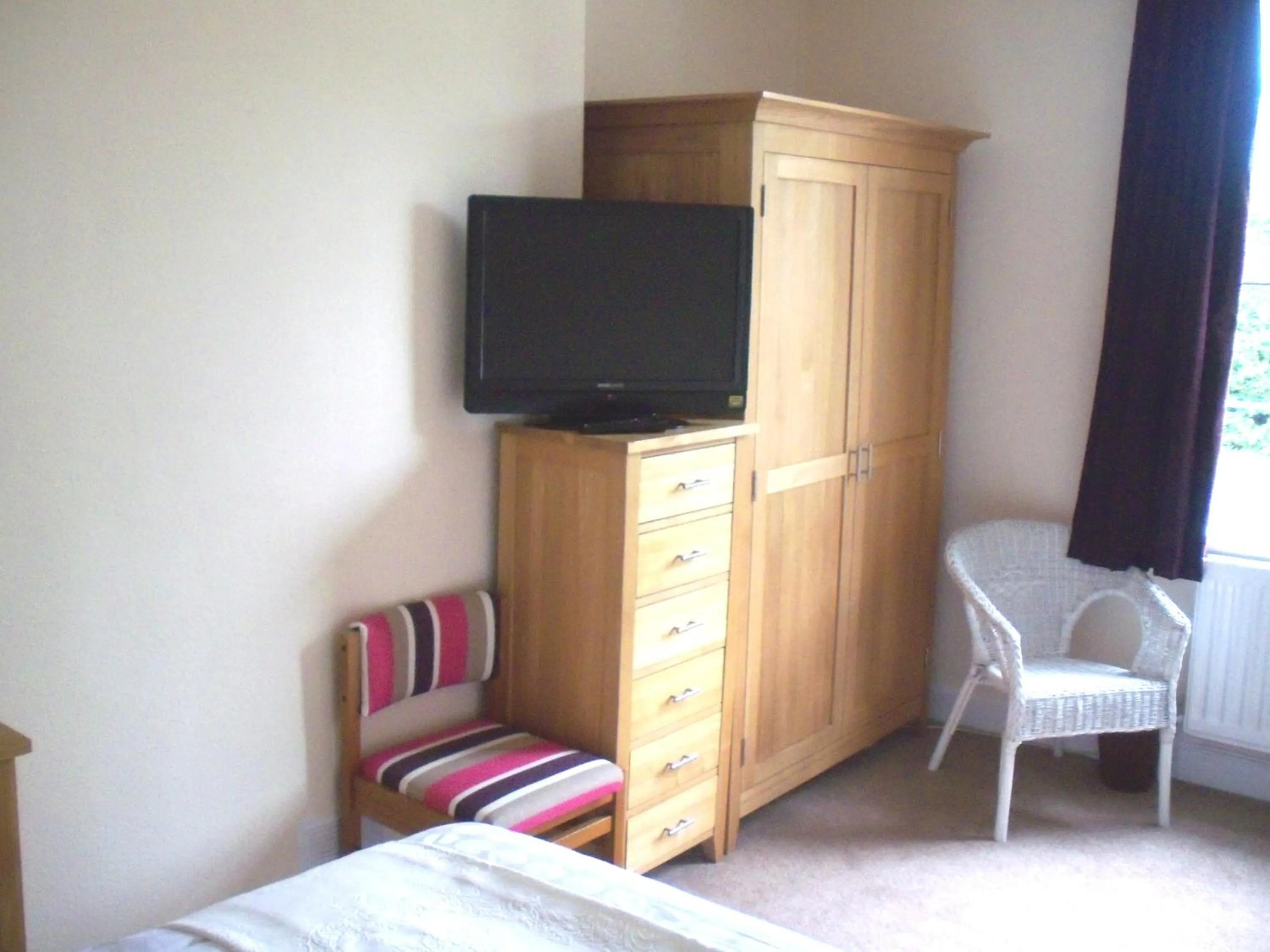 Photo of the whole room, Bed in Halfway House