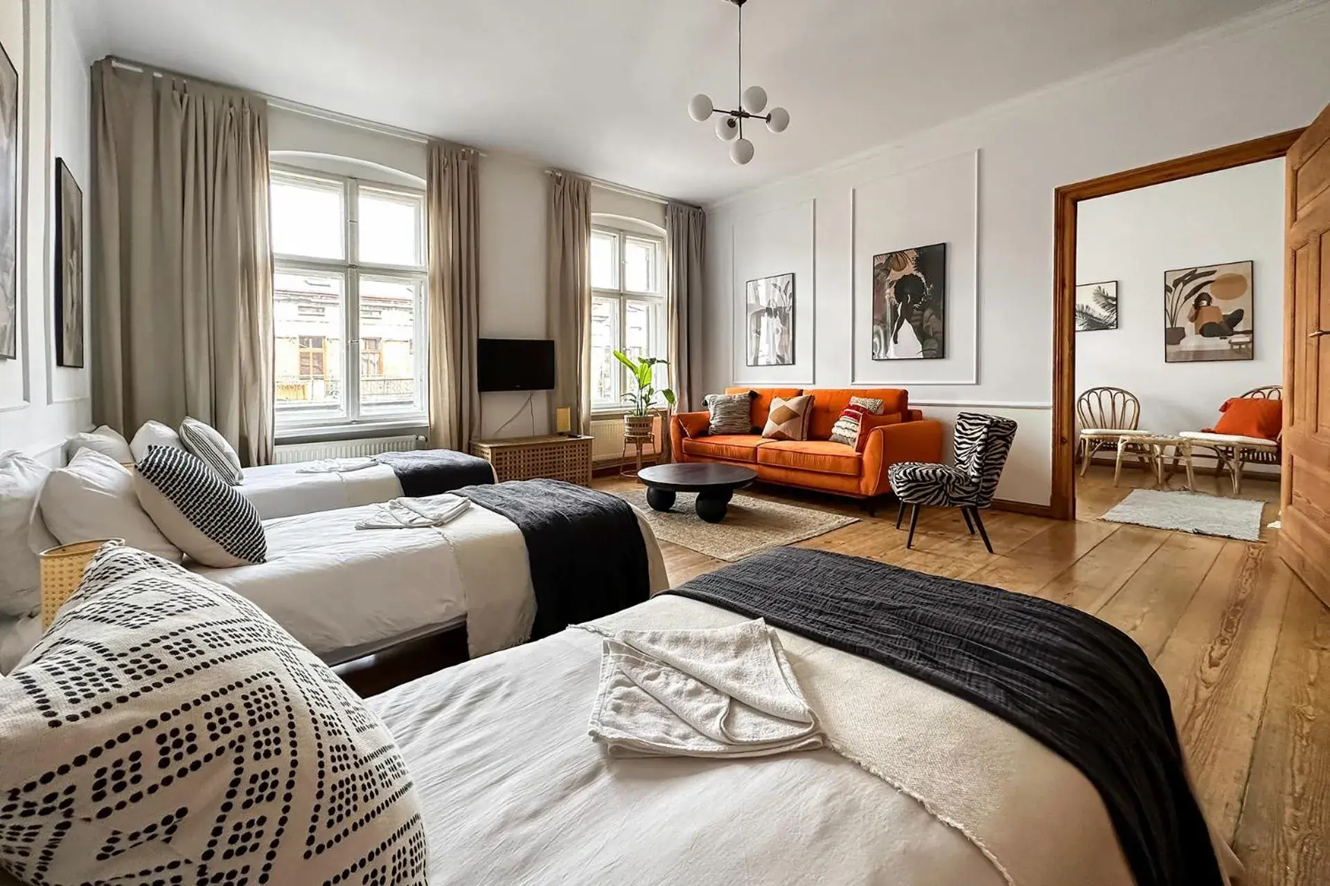 Comfort Three-Bedroom Apartment with Two Bathrooms and Dining Room in Old Town Centrum Residence Apartments Comfort Three-Bedroom Apartment with Two Bathrooms and Dining Room in Old Town Centrum Residence Apartments