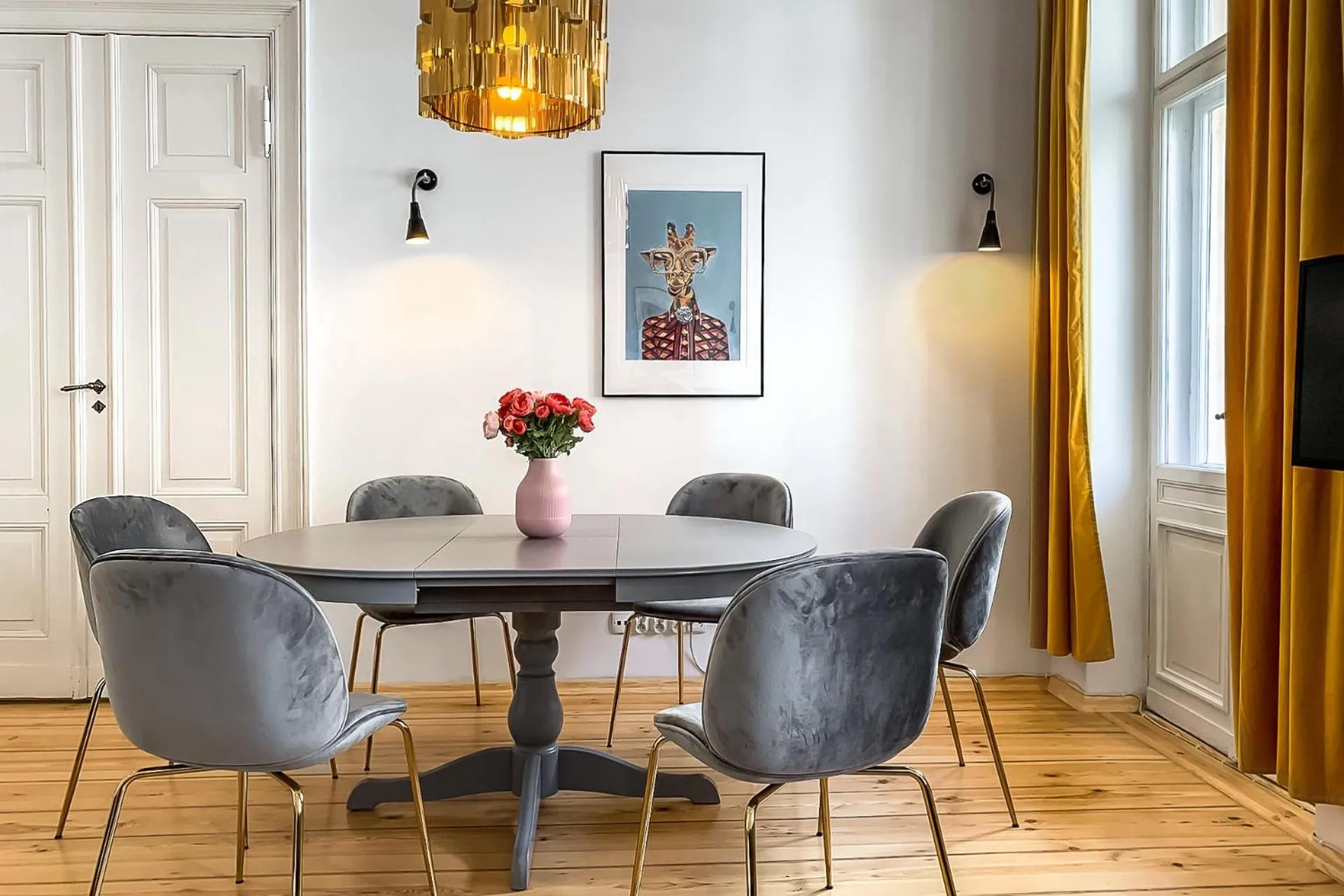 Deluxe Three-Bedroom Apartment with 2 Bathrooms and Balcony  in Old Town Centrum Residence Apartments