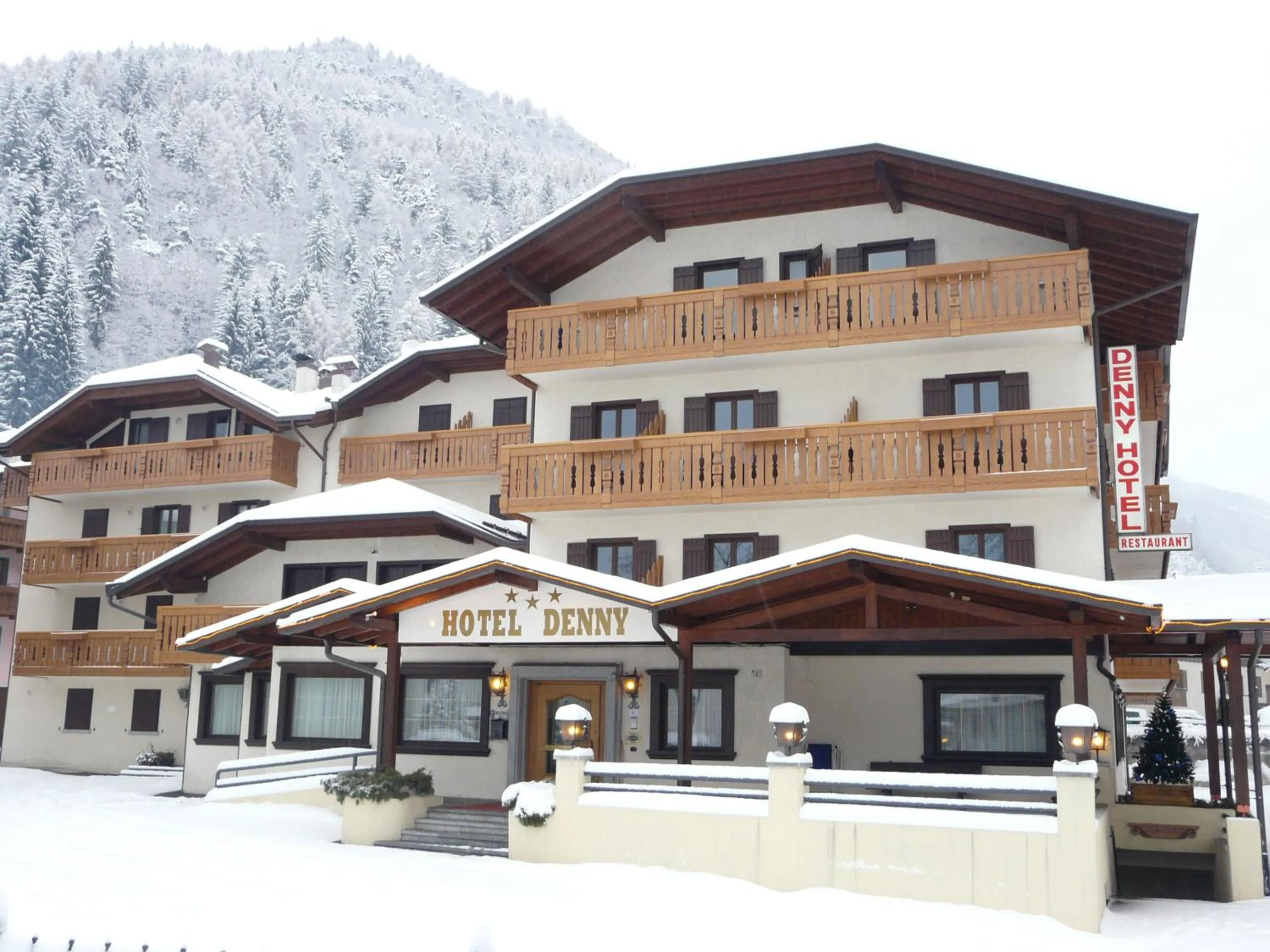 Facade/entrance in Hotel Denny