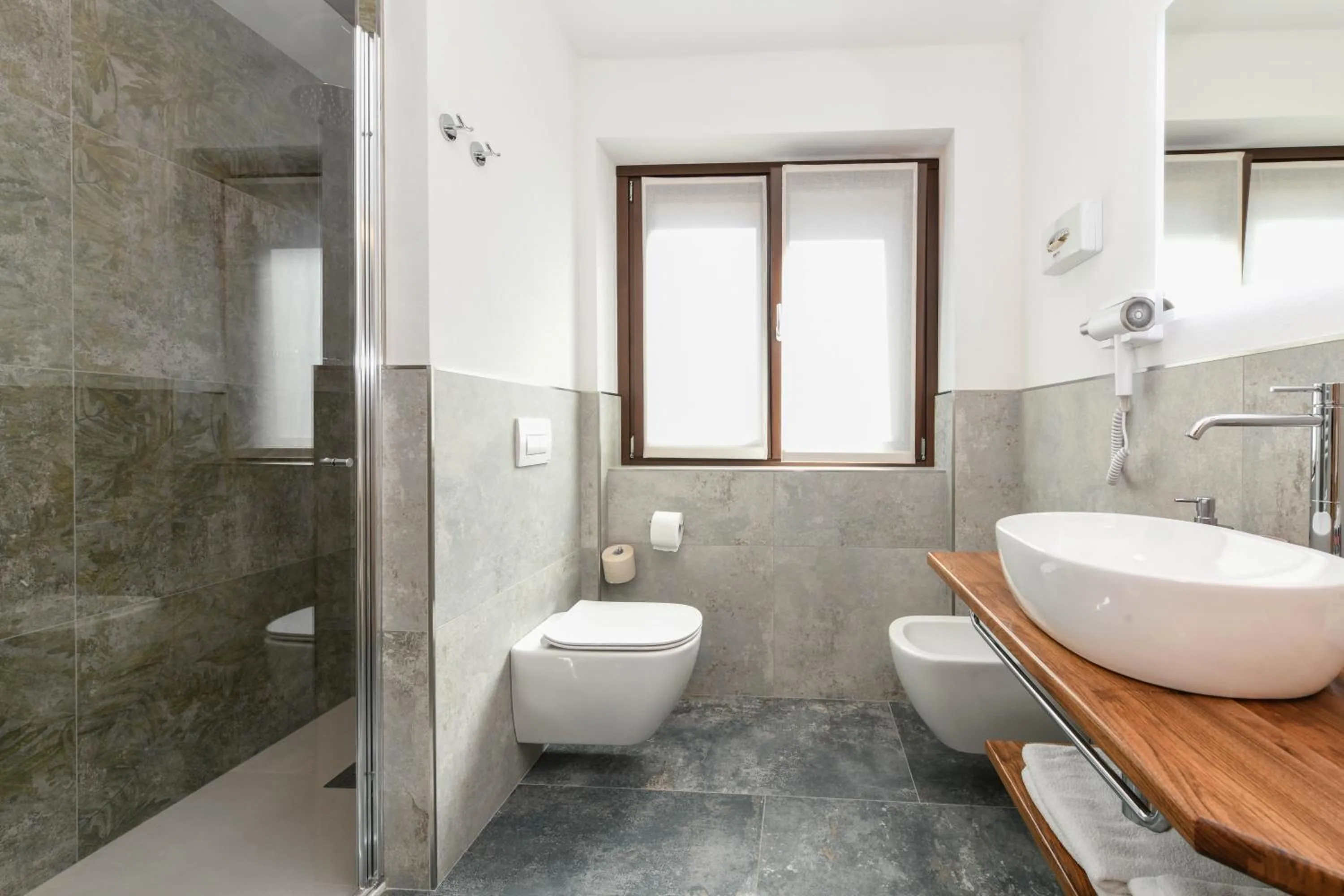 Shower in Hotel Denny