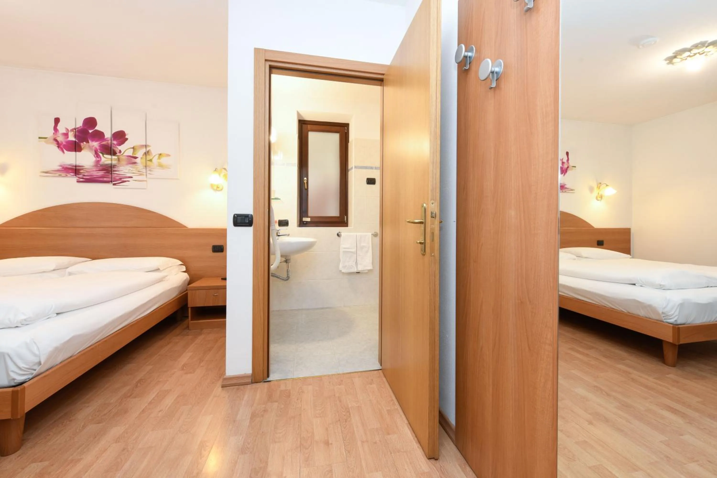 Photo of the whole room, Bed in Hotel Denny