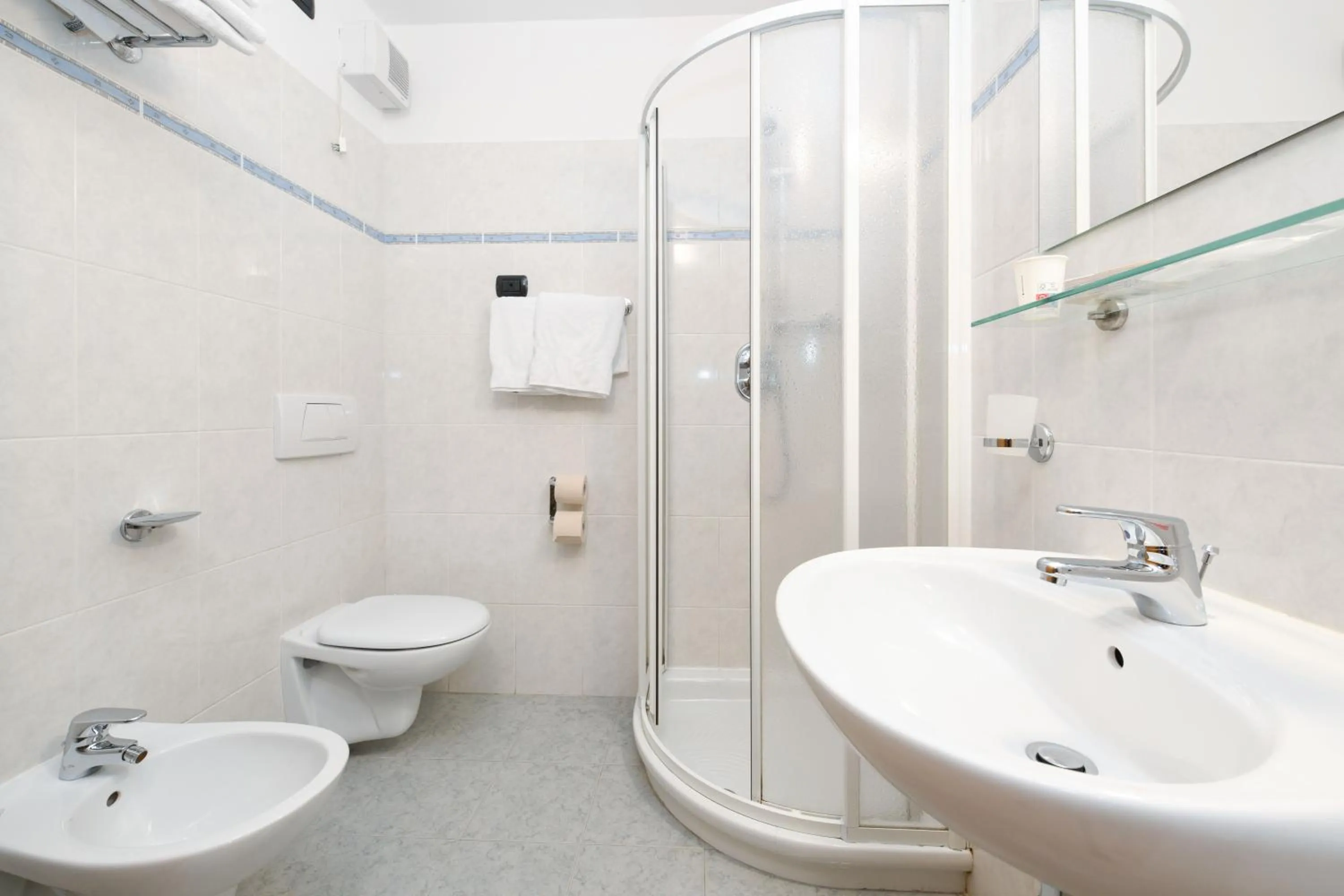 Bathroom in Hotel Denny