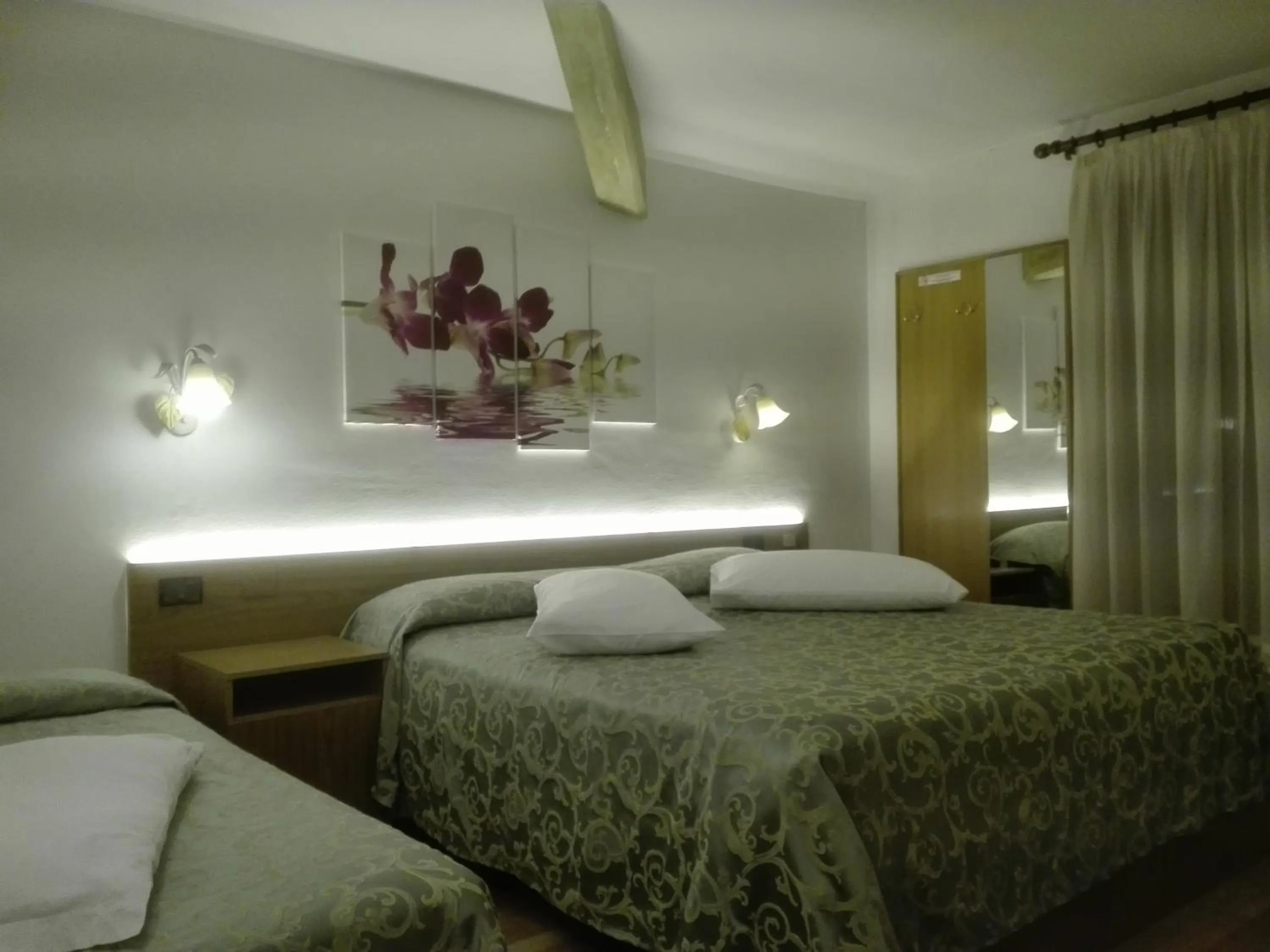 Lounge or bar, Bed in Hotel Denny