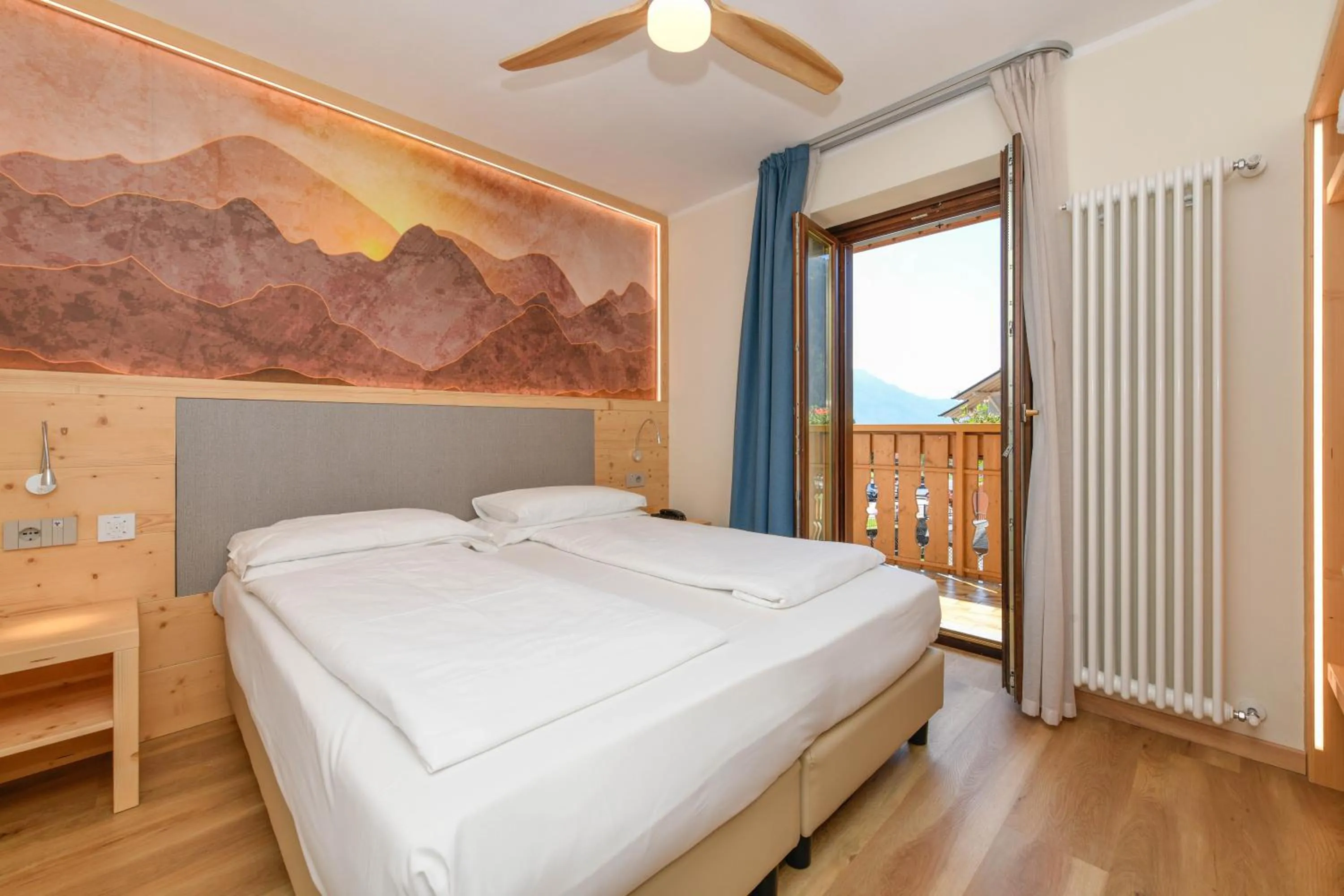 Balcony/Terrace, Bed in Hotel Denny