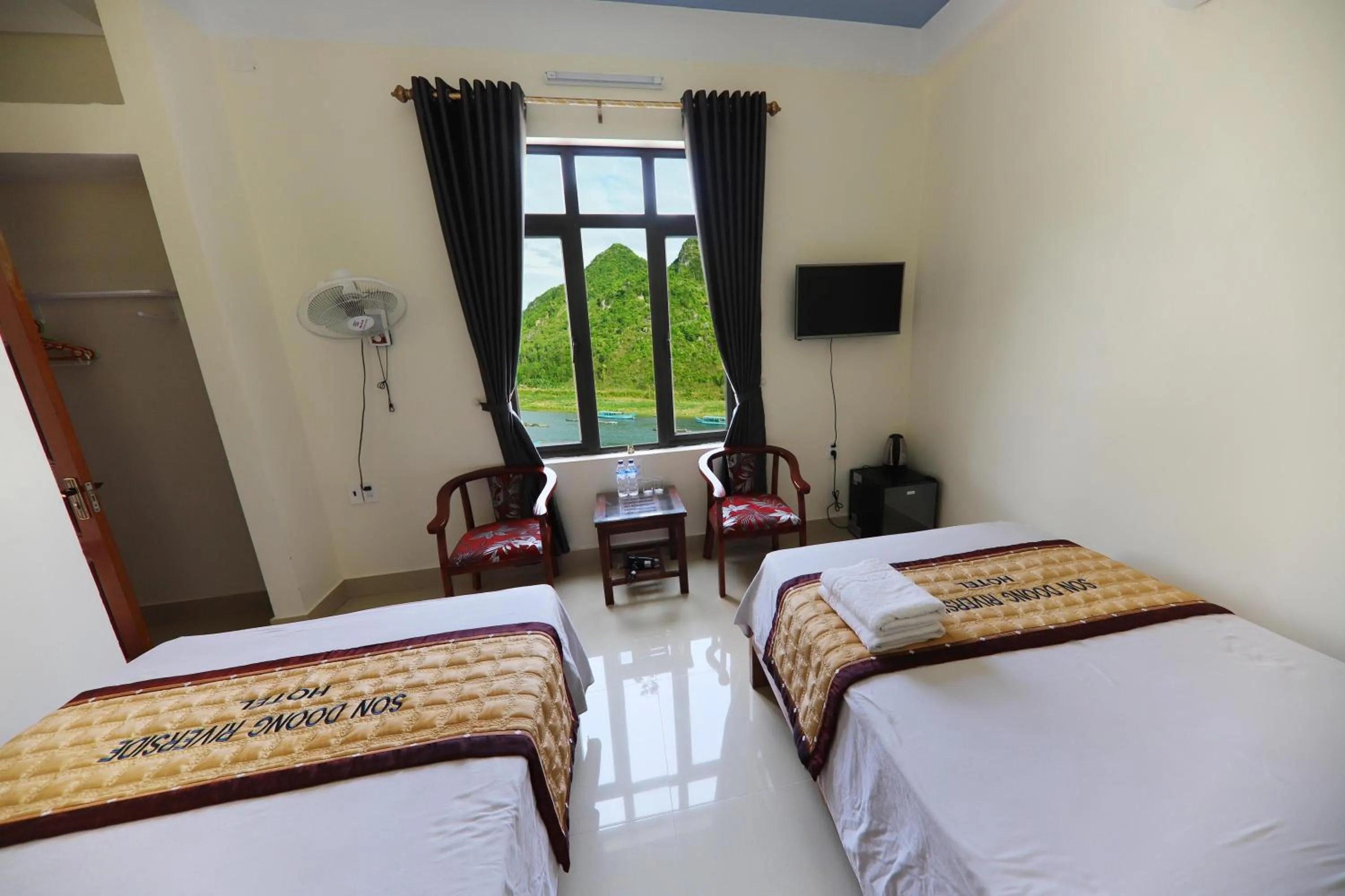 Bedroom, Bed in Son Doong Riverside