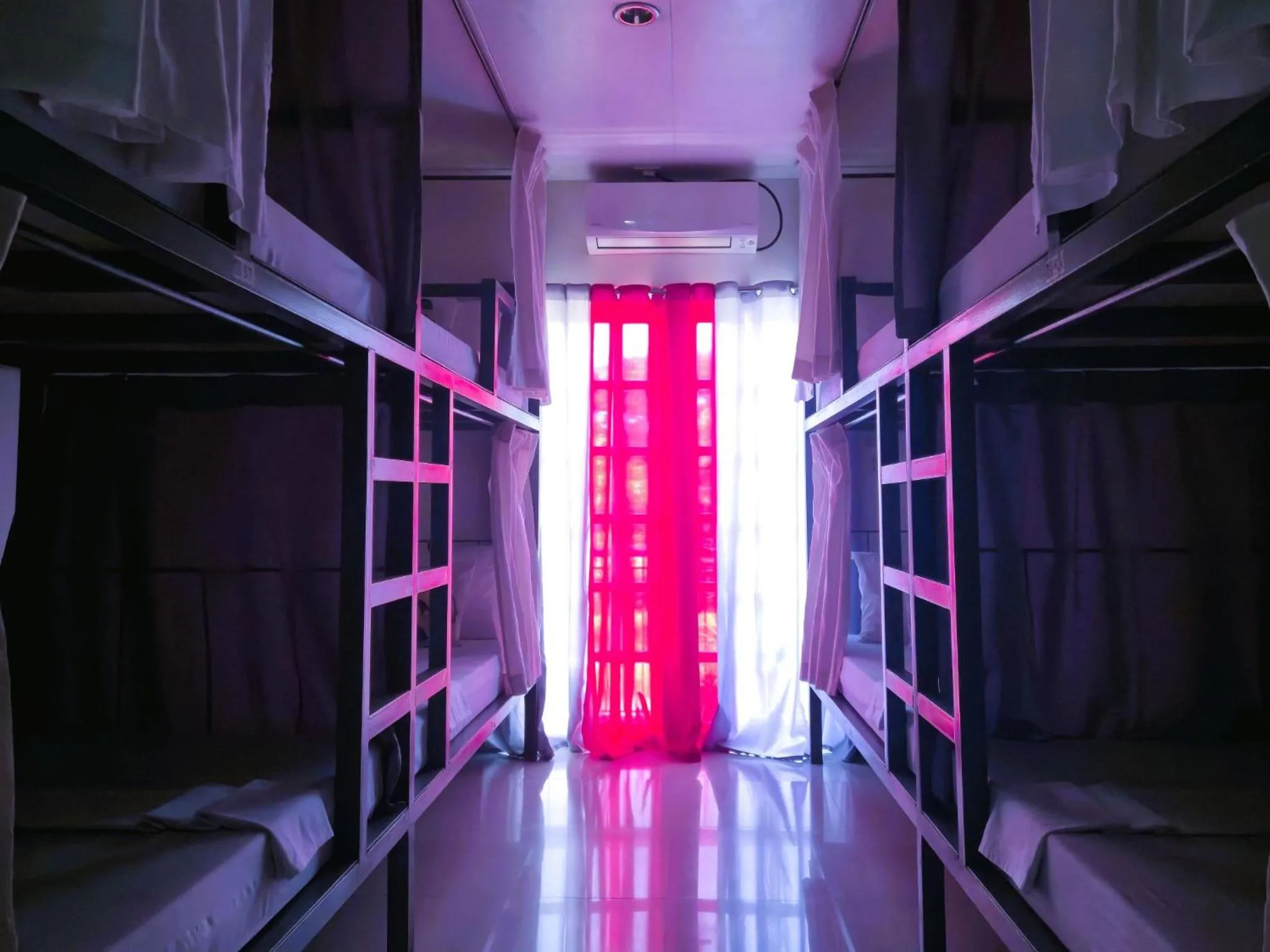 Bedroom, Bed in Green Turtle Backpackers Guesthouse, Puerto Princesa