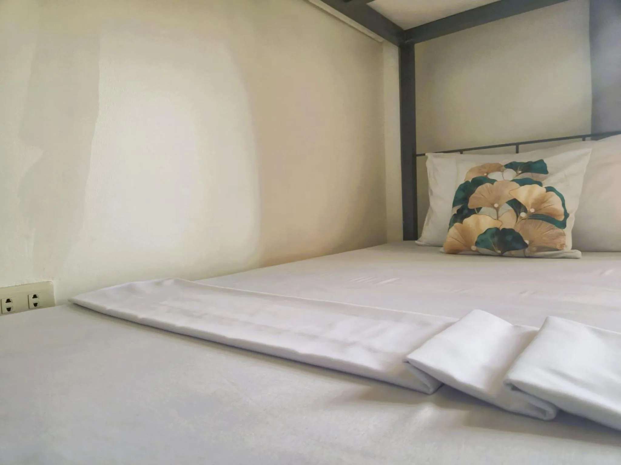 Bed in Green Turtle Backpackers Guesthouse, Puerto Princesa