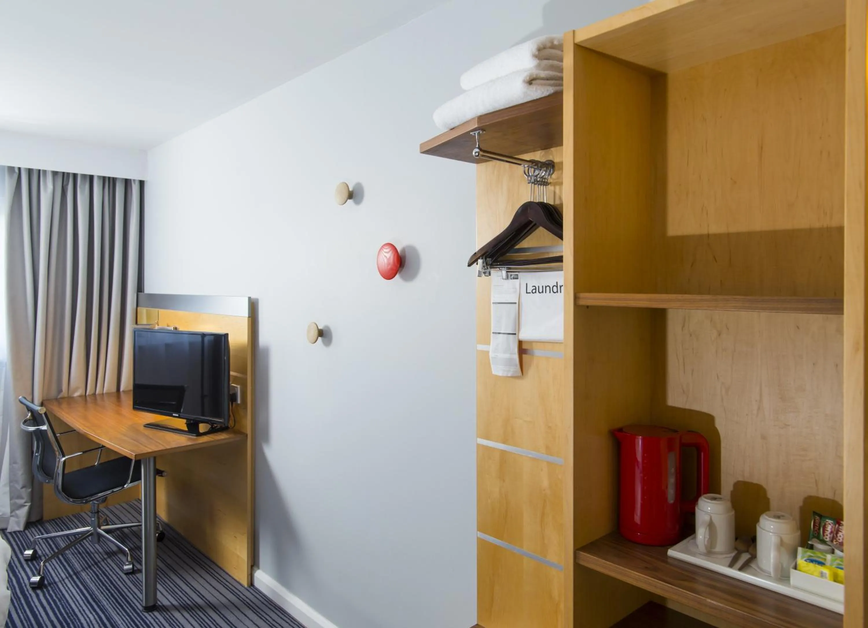 Photo of the whole room in Holiday Inn Express London - Epsom Downs by IHG