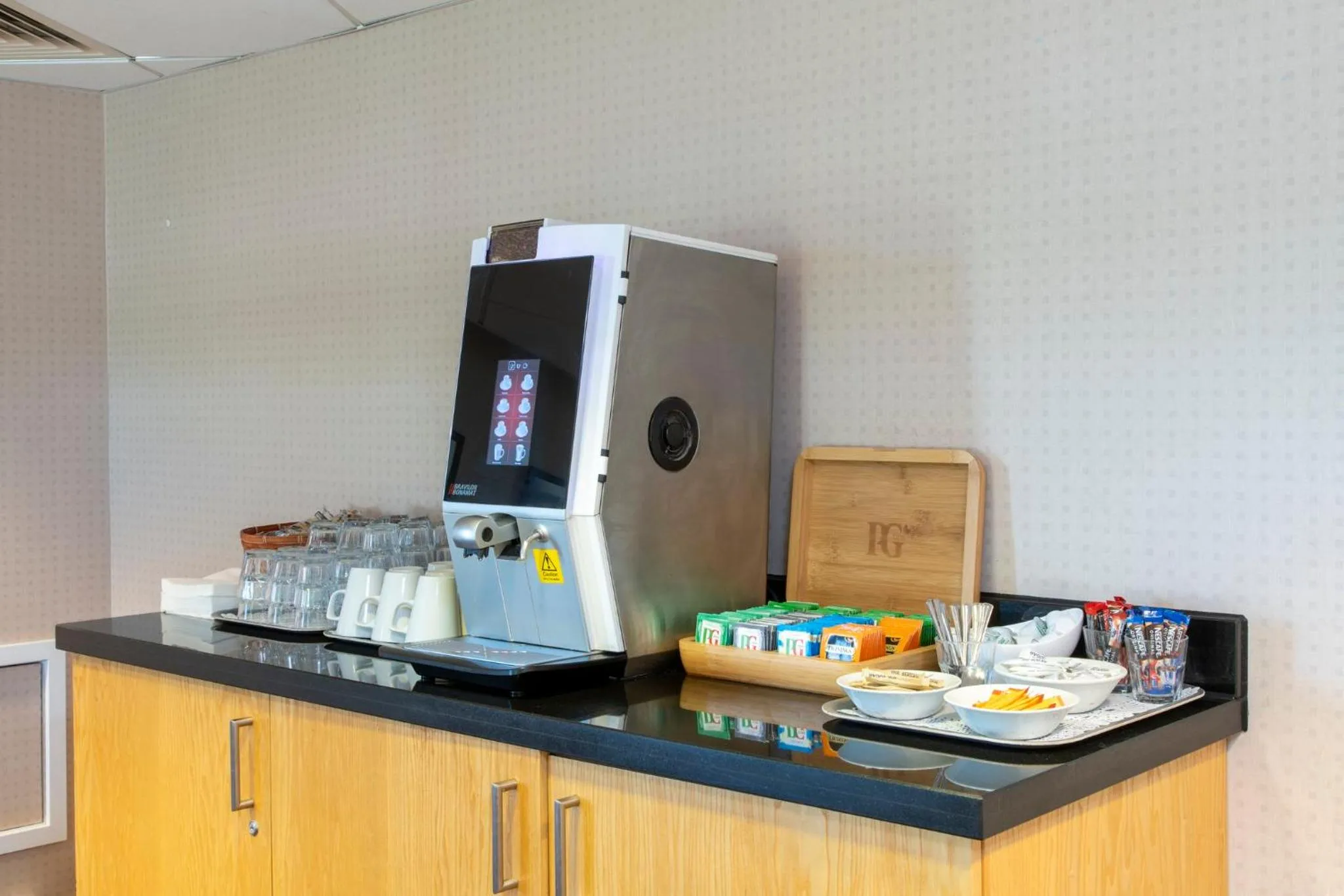 Meeting/conference room in Holiday Inn Express London - Epsom Downs by IHG