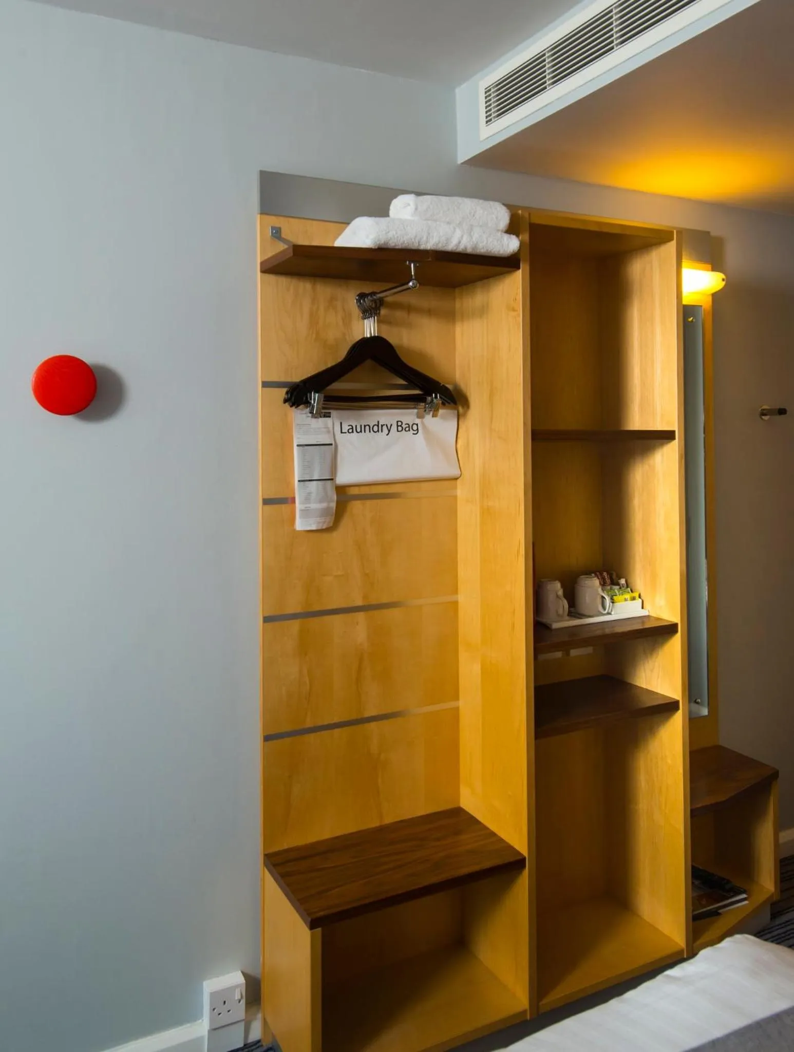 Photo of the whole room in Holiday Inn Express London - Epsom Downs by IHG