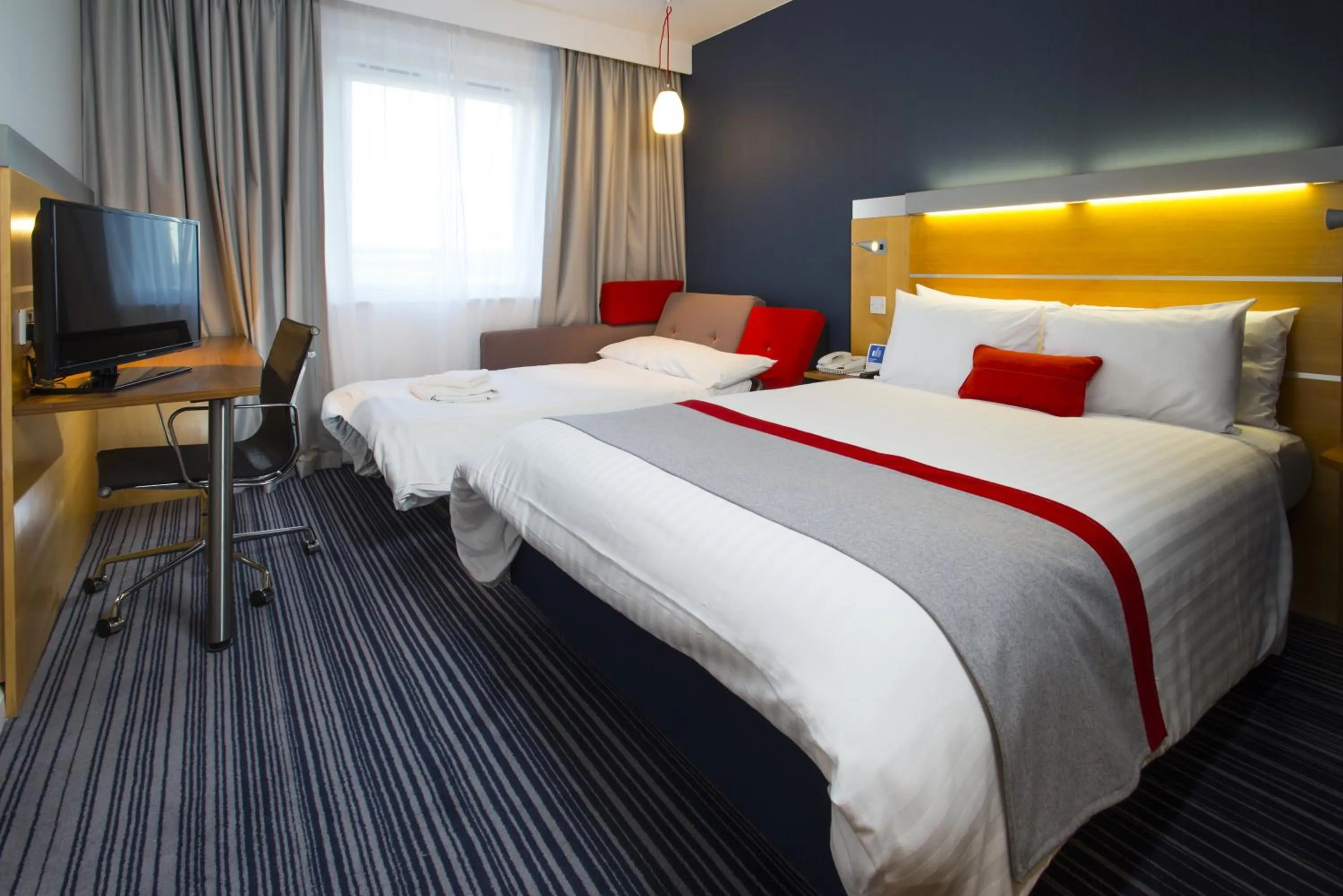 Bedroom, Bed in Holiday Inn Express London - Epsom Downs by IHG