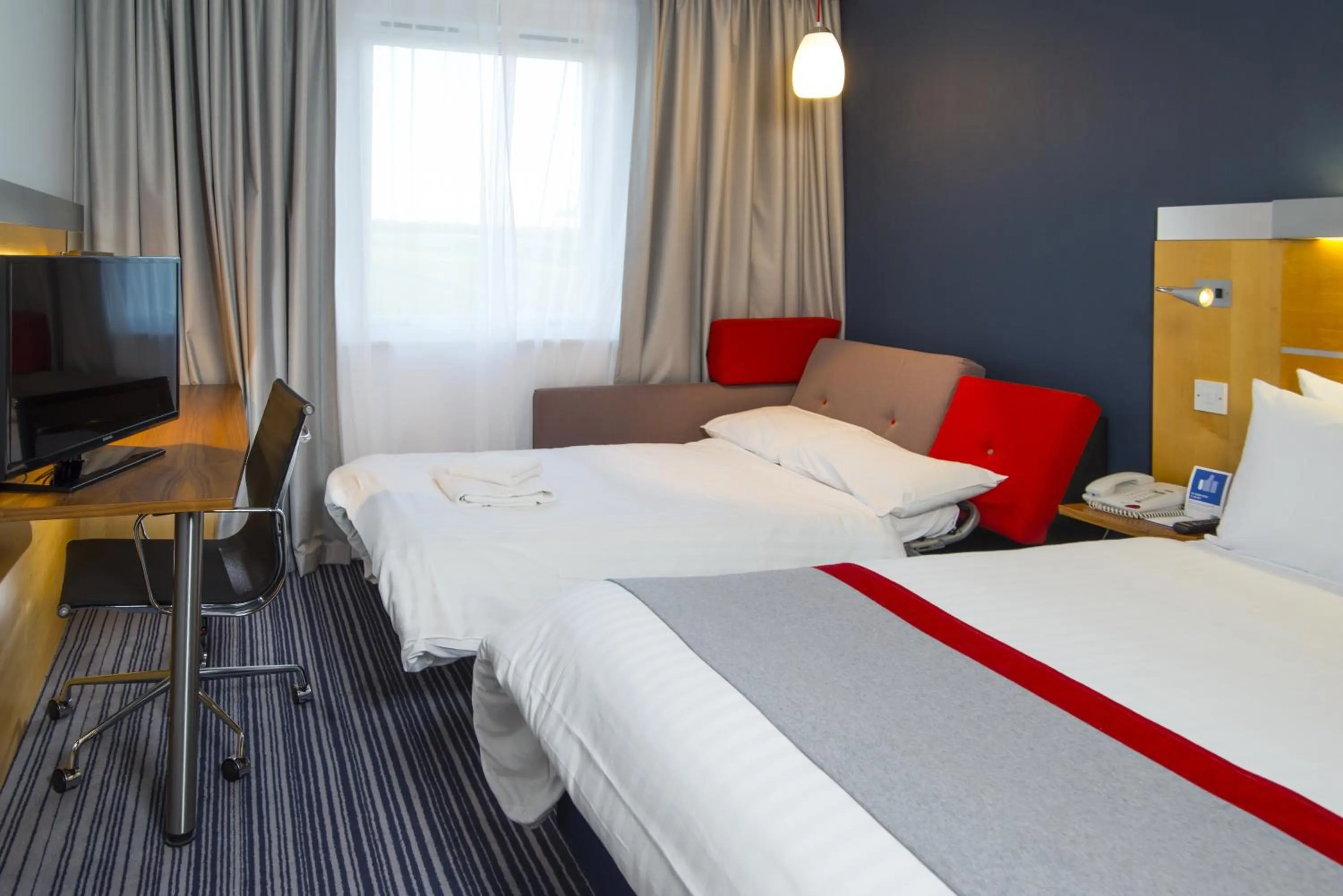 Bedroom, Bed in Holiday Inn Express London - Epsom Downs by IHG