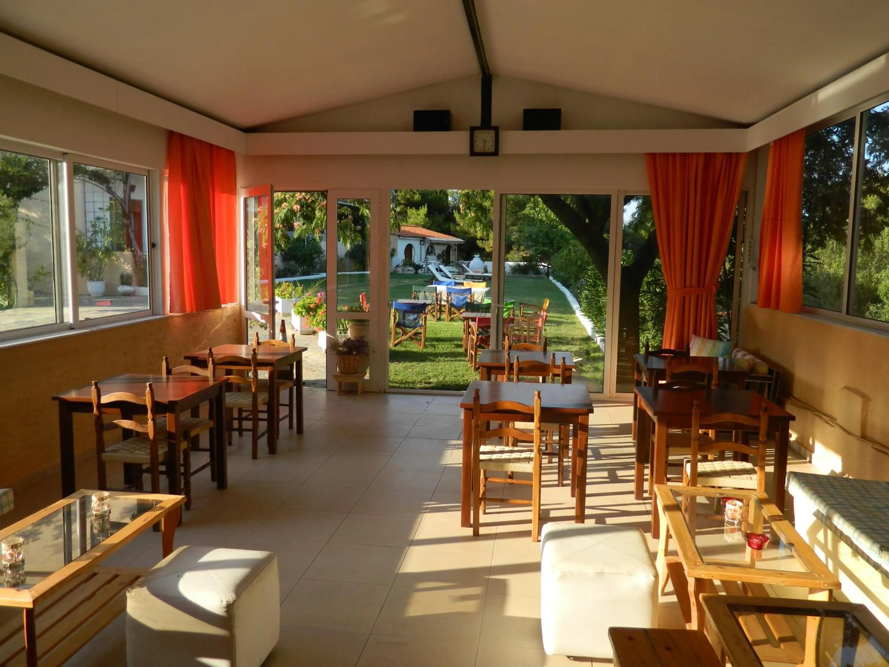 Restaurant/places to eat in Asteri Studios