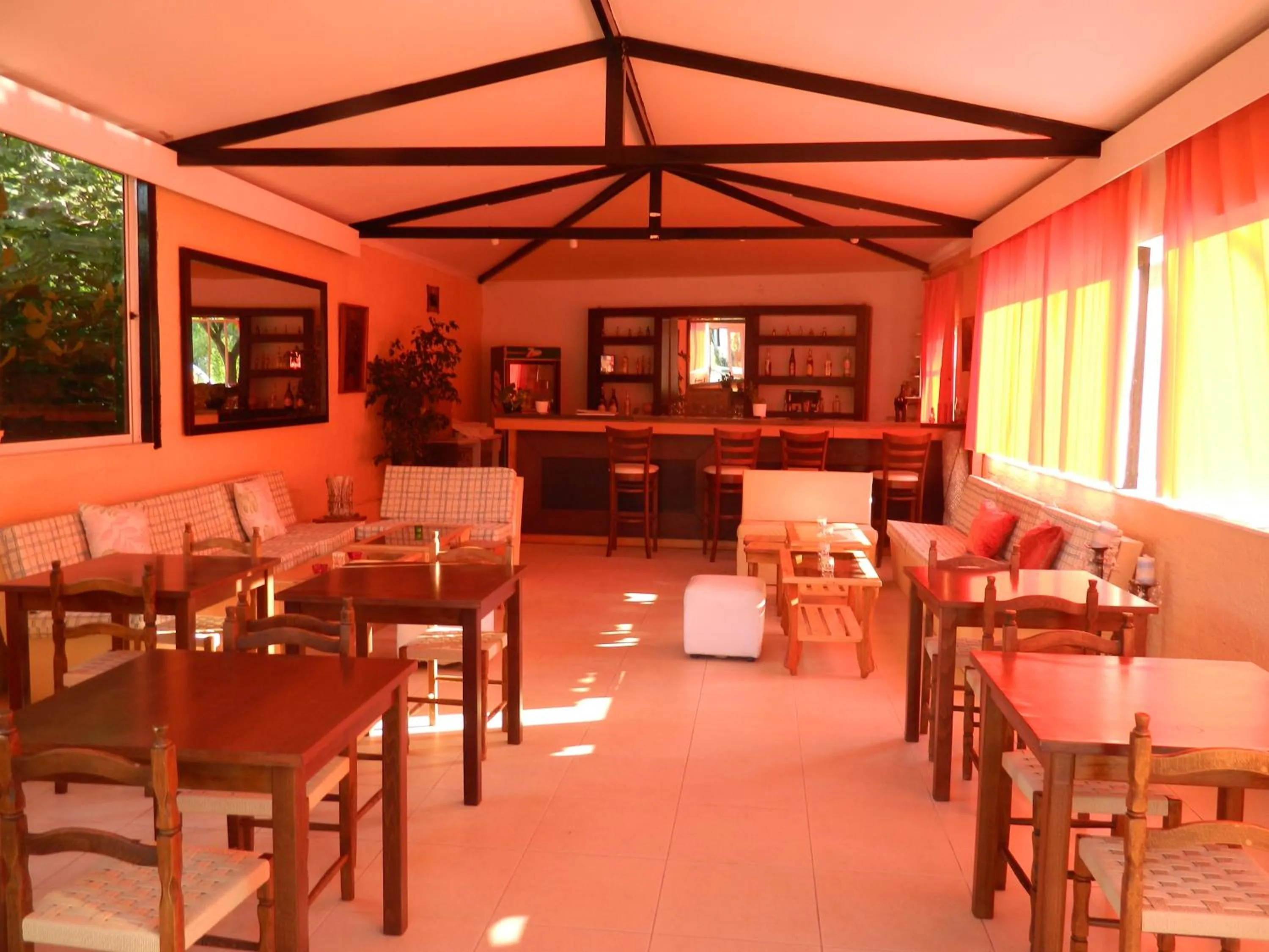 Restaurant/places to eat in Asteri Studios