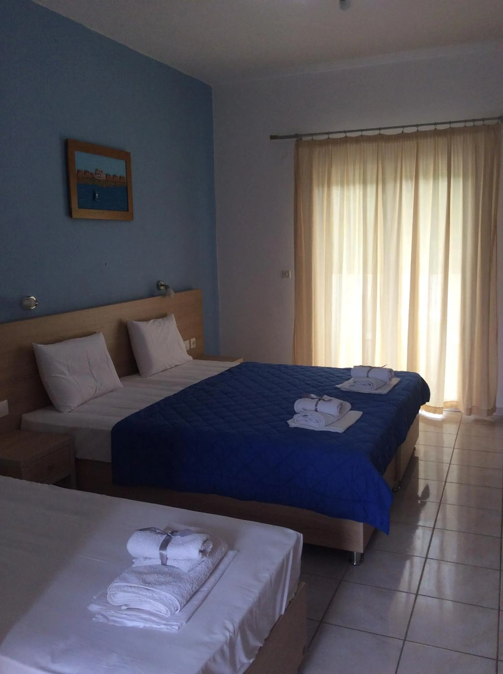 Photo of the whole room, Bed in Asteri Studios