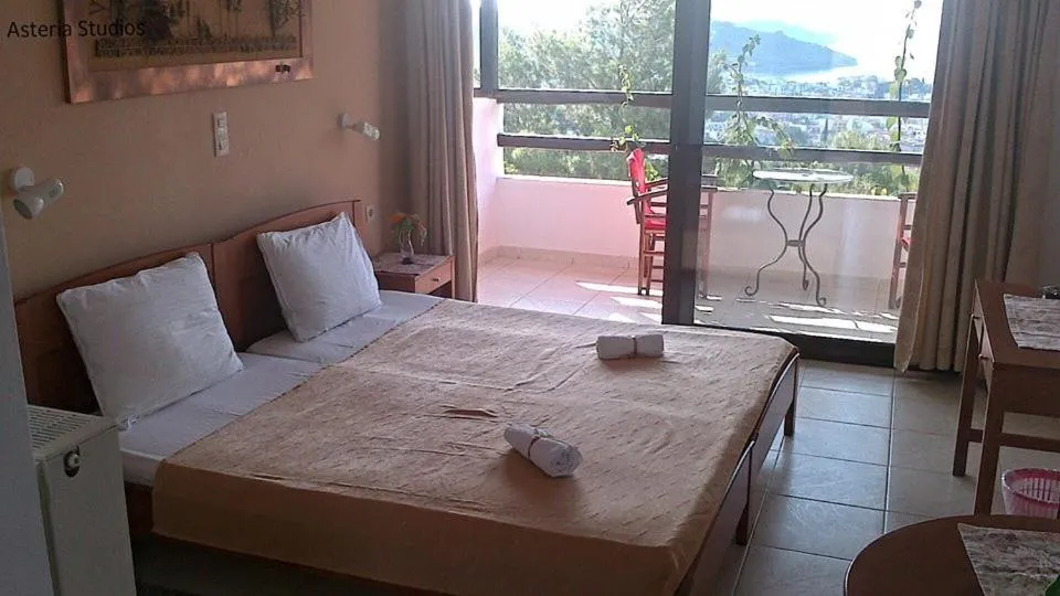 Photo of the whole room, Bed in Asteri Studios