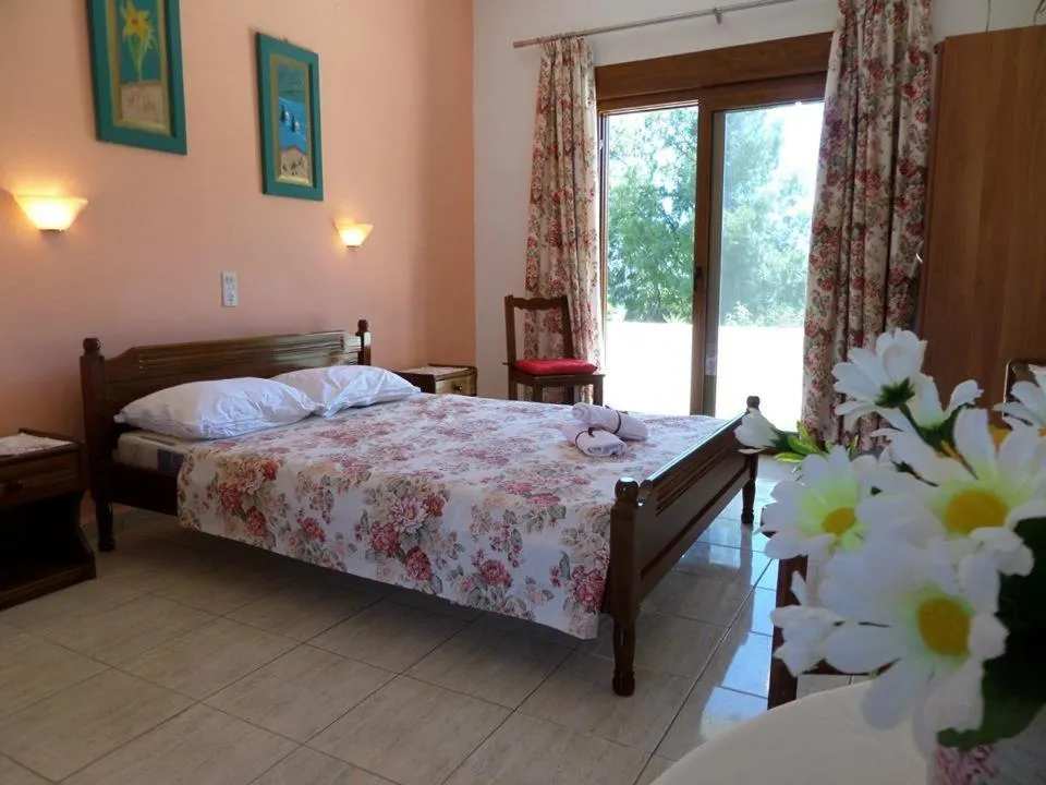 Photo of the whole room, Bed in Asteri Studios