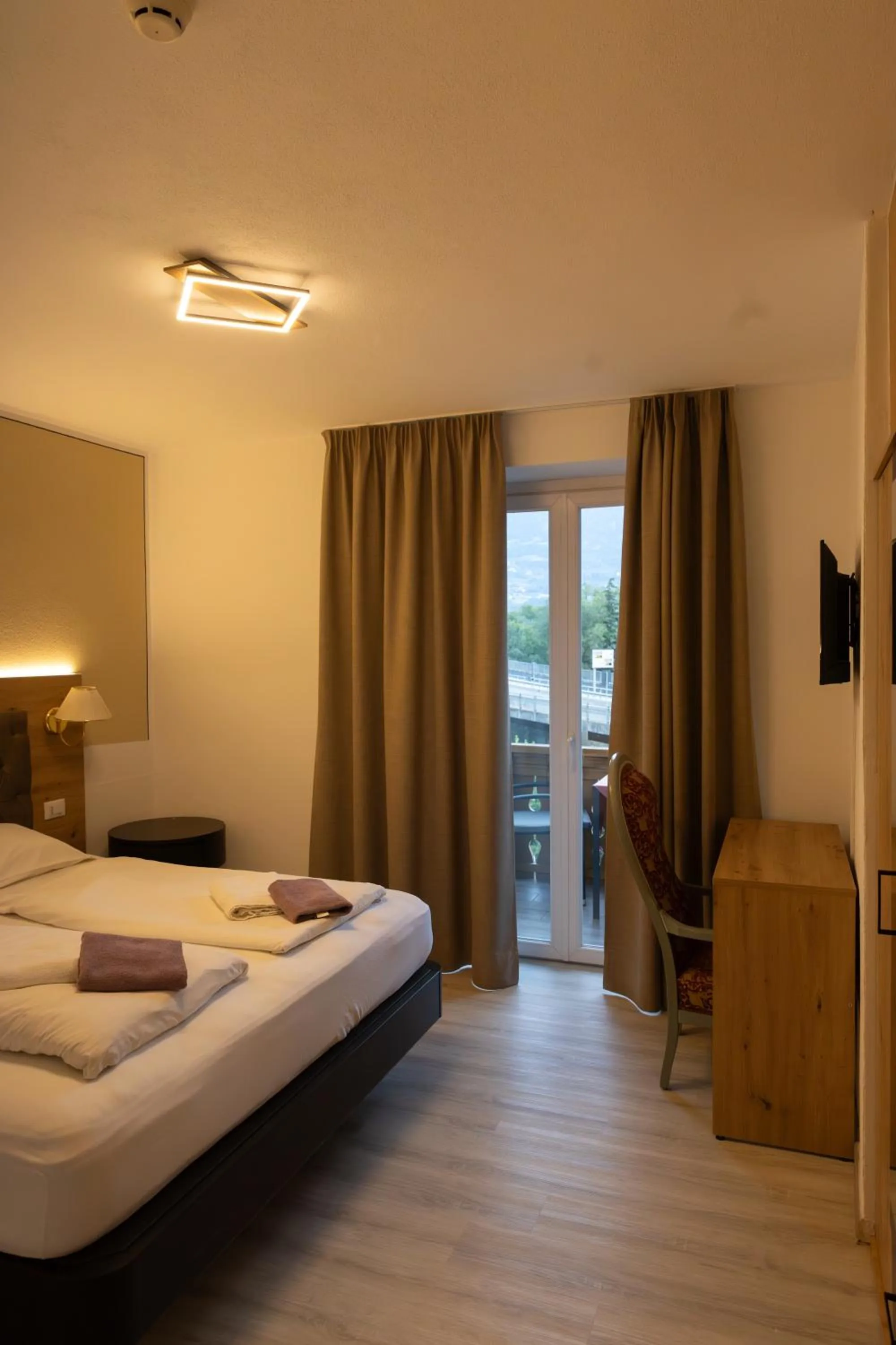 Living room, Bed in Hotel Marlingerhof