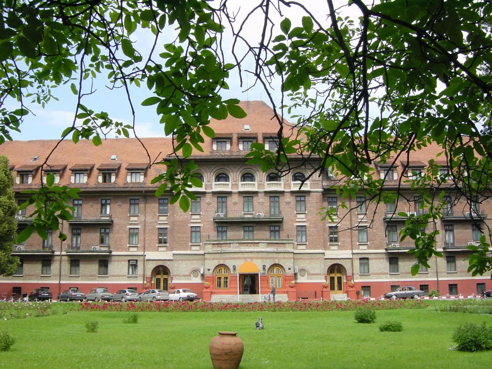 Facade/entrance in Hotel Triumf