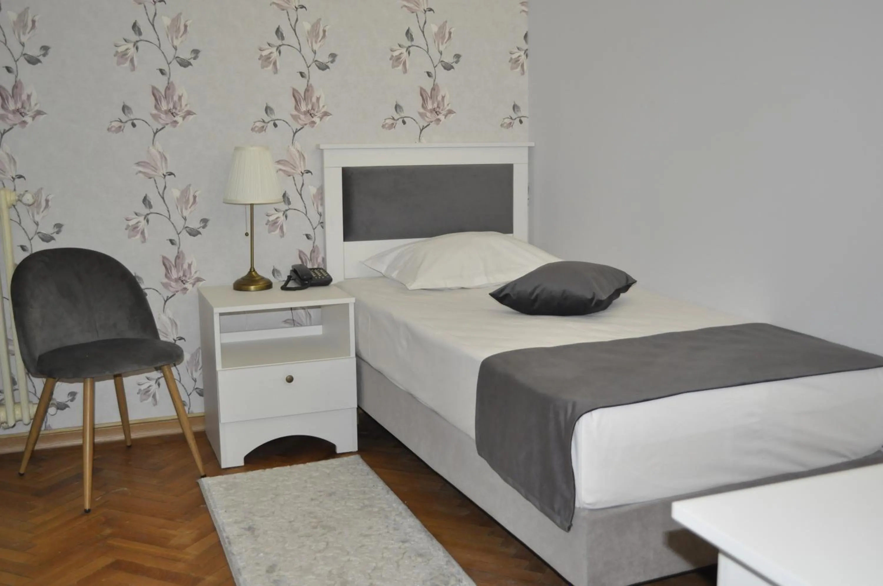 Photo of the whole room, Bed in Hotel Triumf