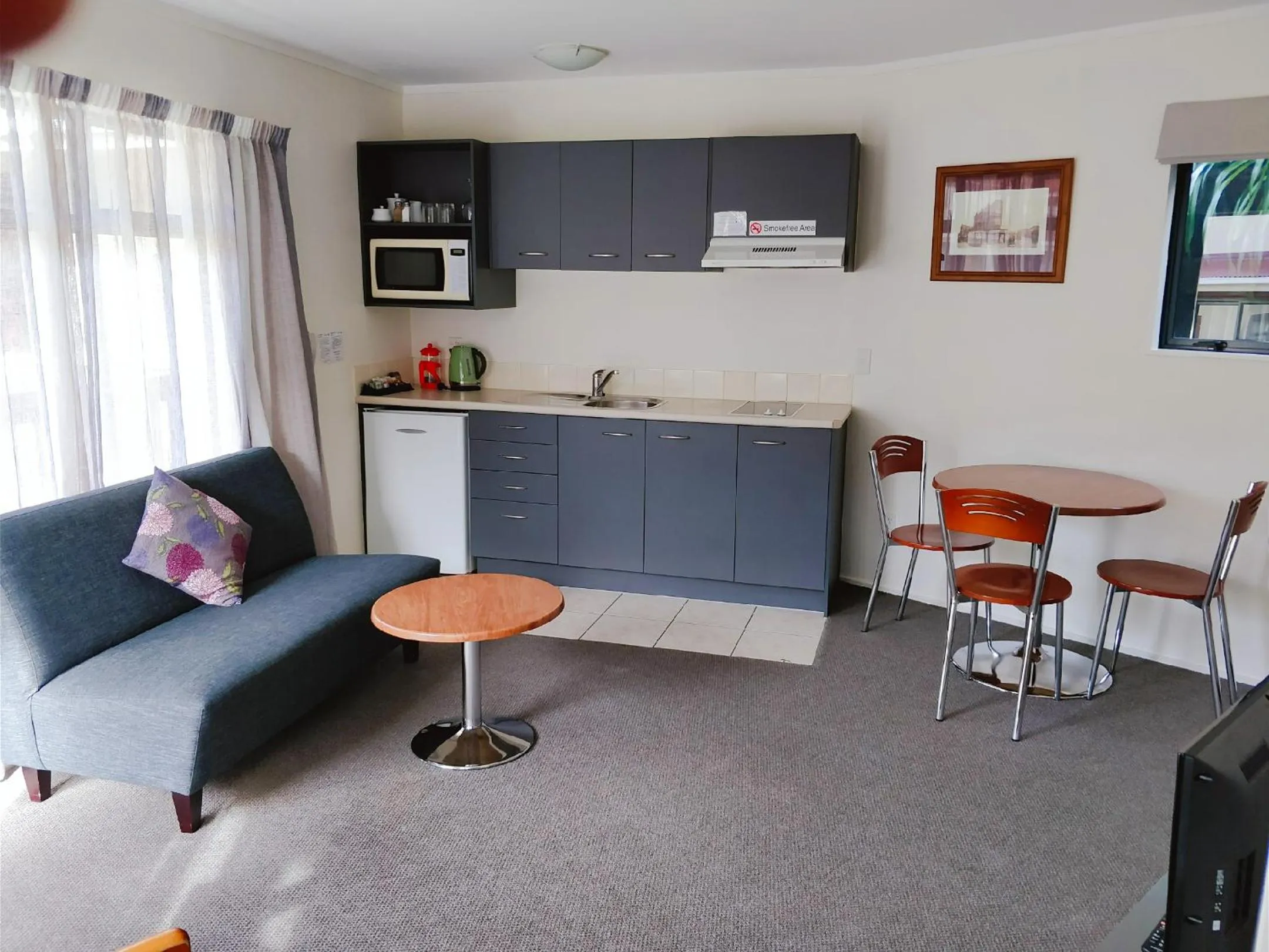 Kitchen or kitchenette in Ascot Motor Lodge