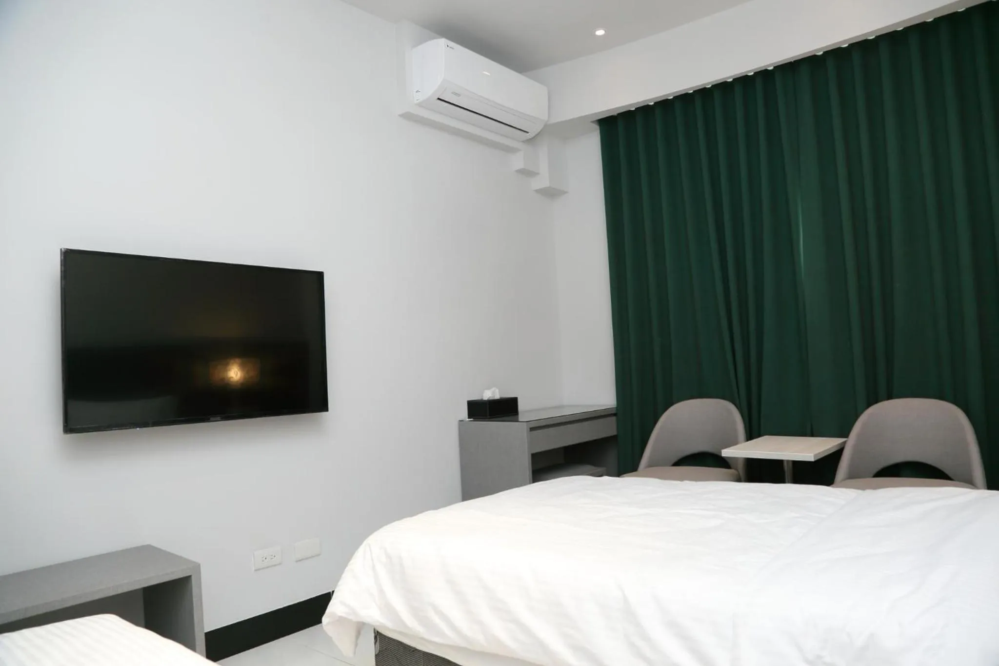 Bed in See Happiness