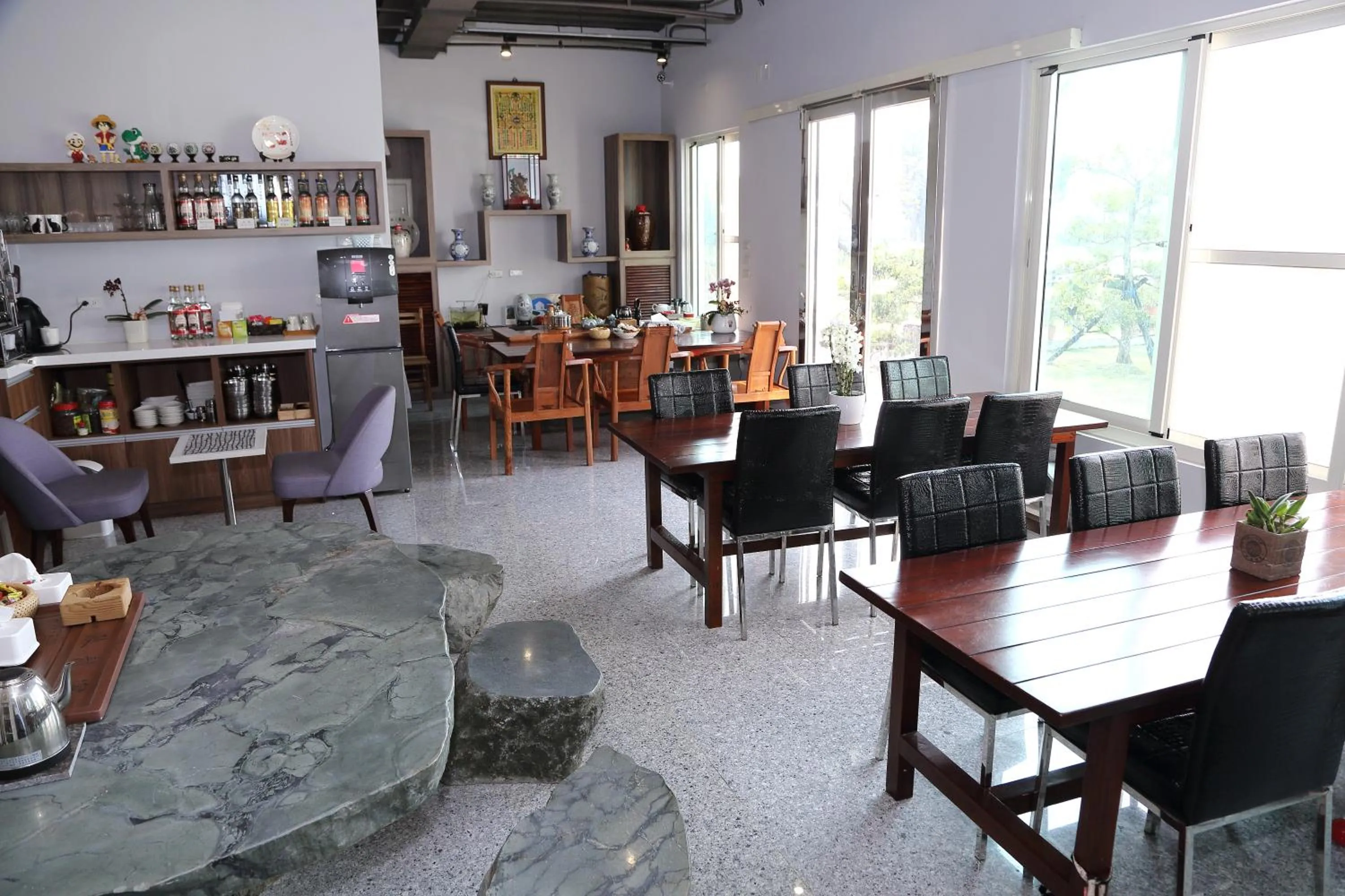 Restaurant/places to eat in See Happiness