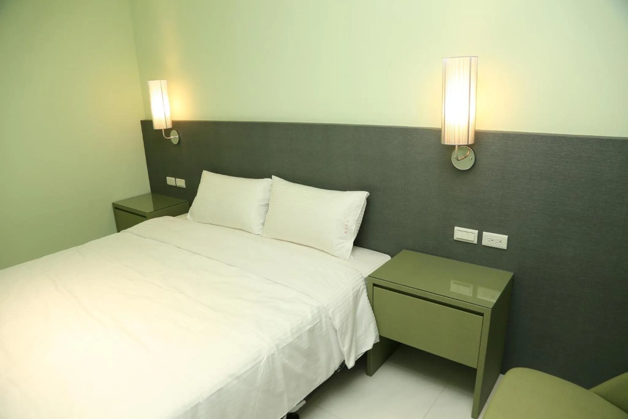 Bed in See Happiness