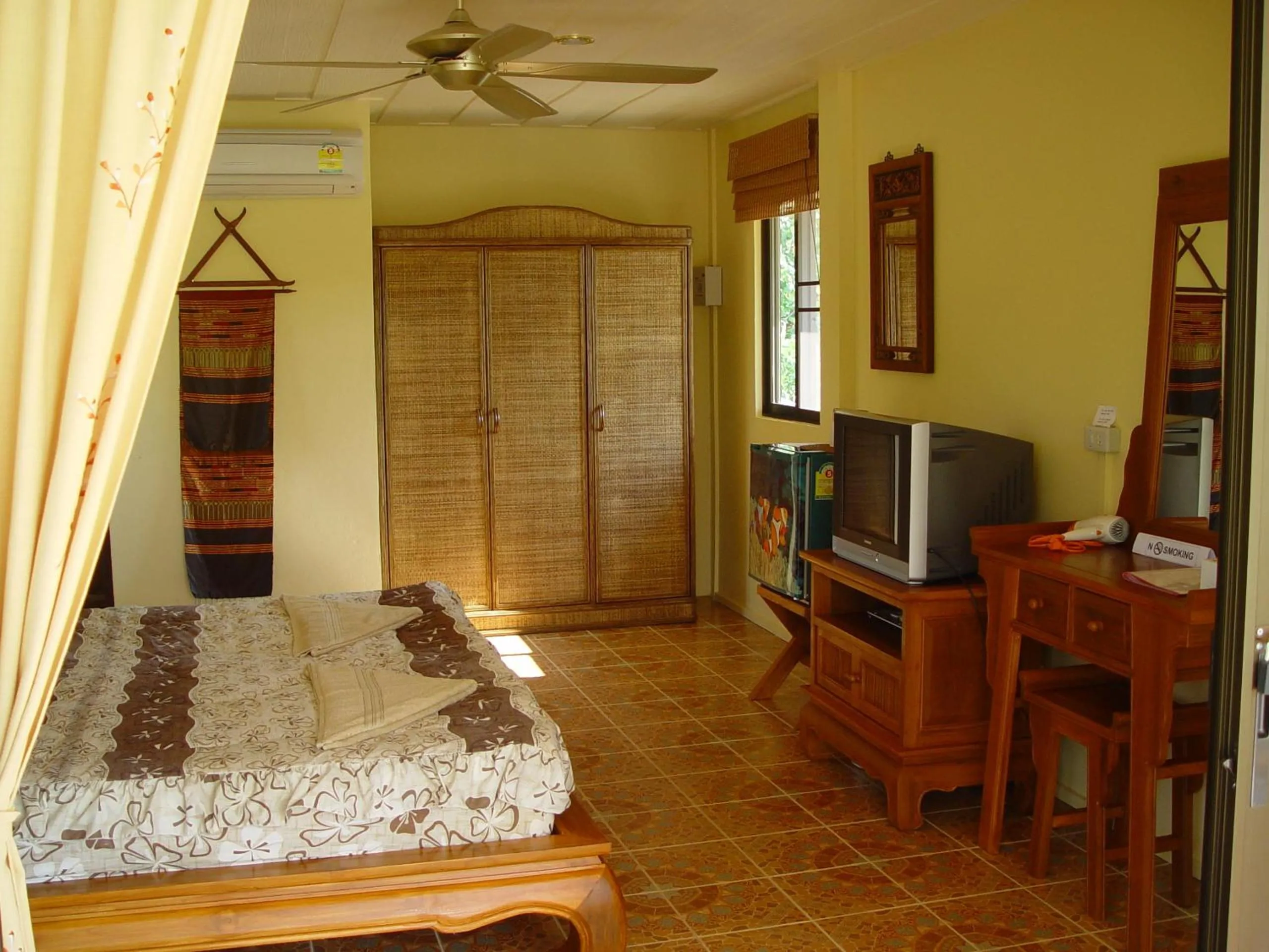 Day, Bed in Buffalo Bay Vacation Club