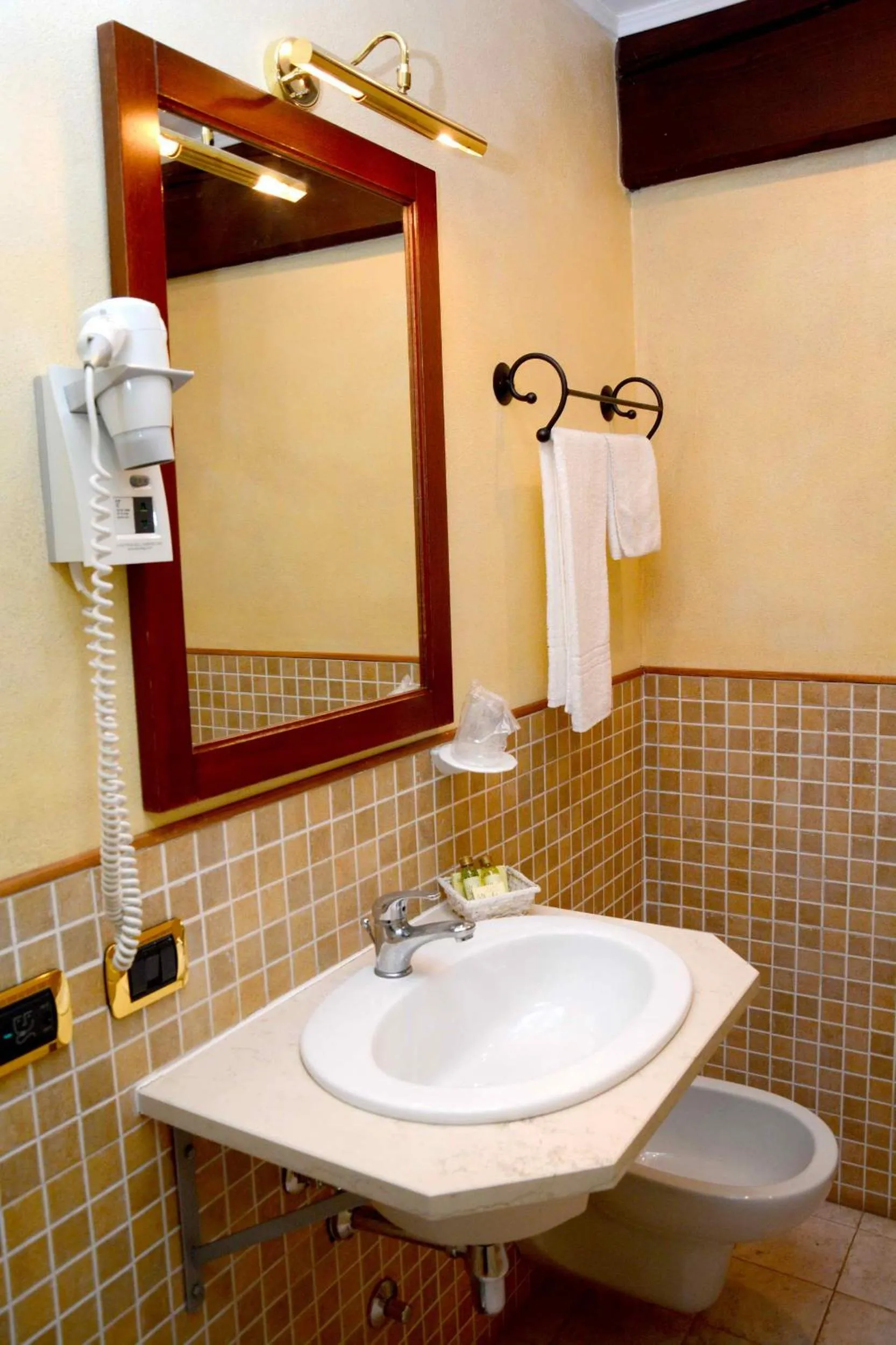 Bathroom in Albergo Dimora Storica Antica Hostelleria